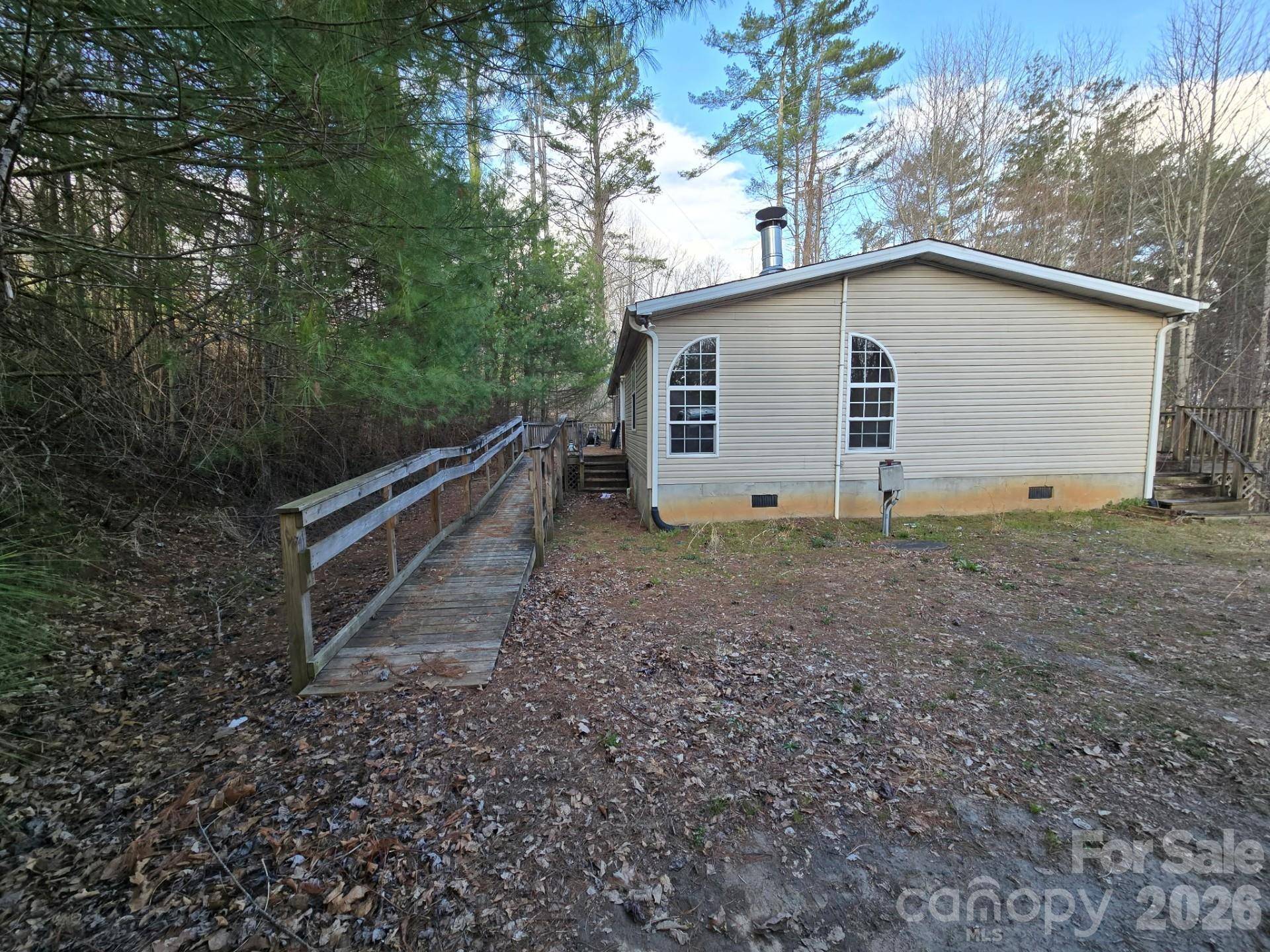 6 Woodland ST, Spruce Pine, NC 28777