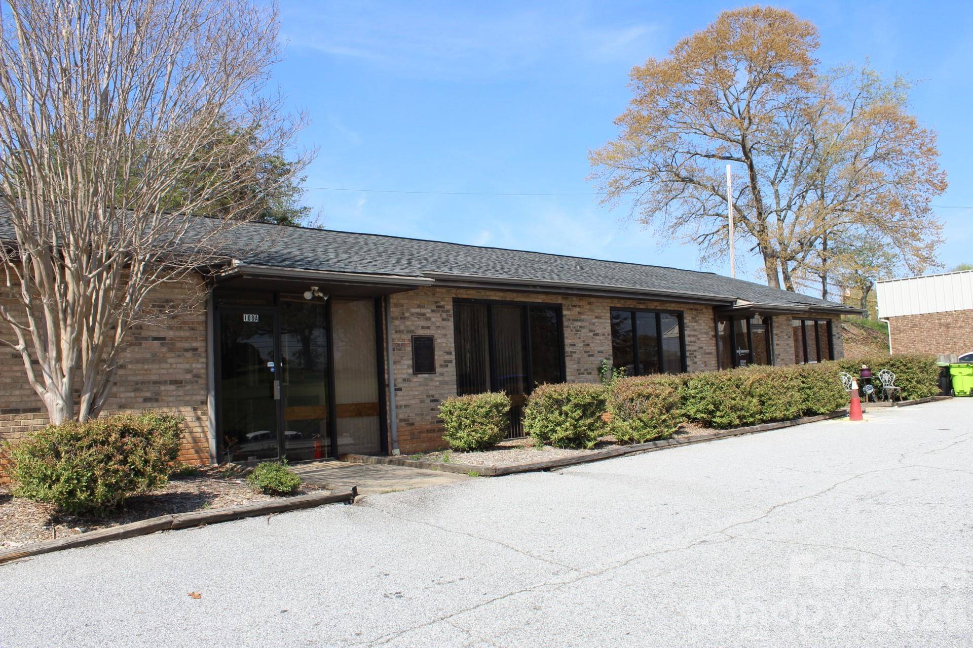 108 W Rutherford ST, Landrum, SC 29356