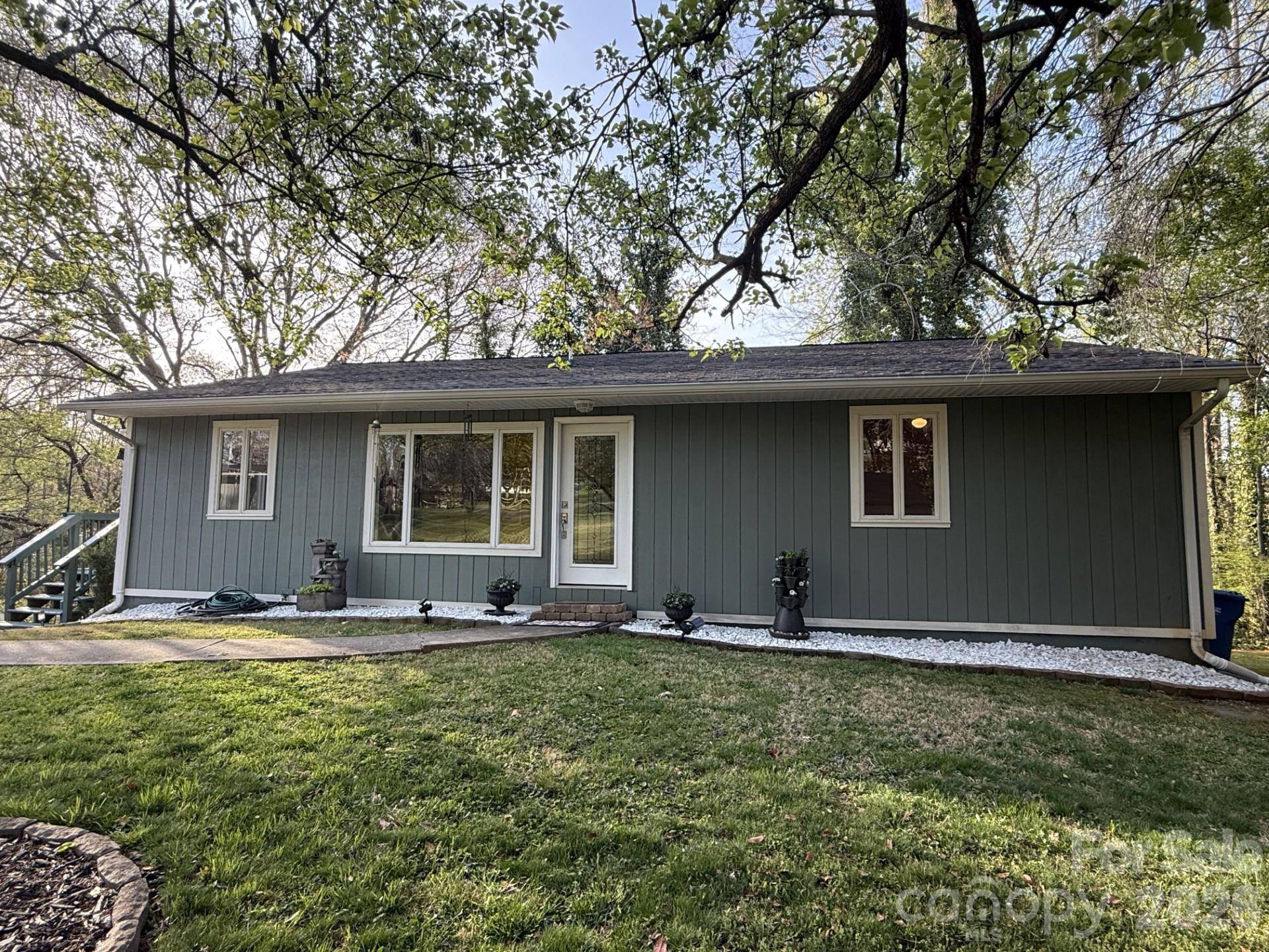 120 42nd Avenue CIR NE, Hickory, NC 28601