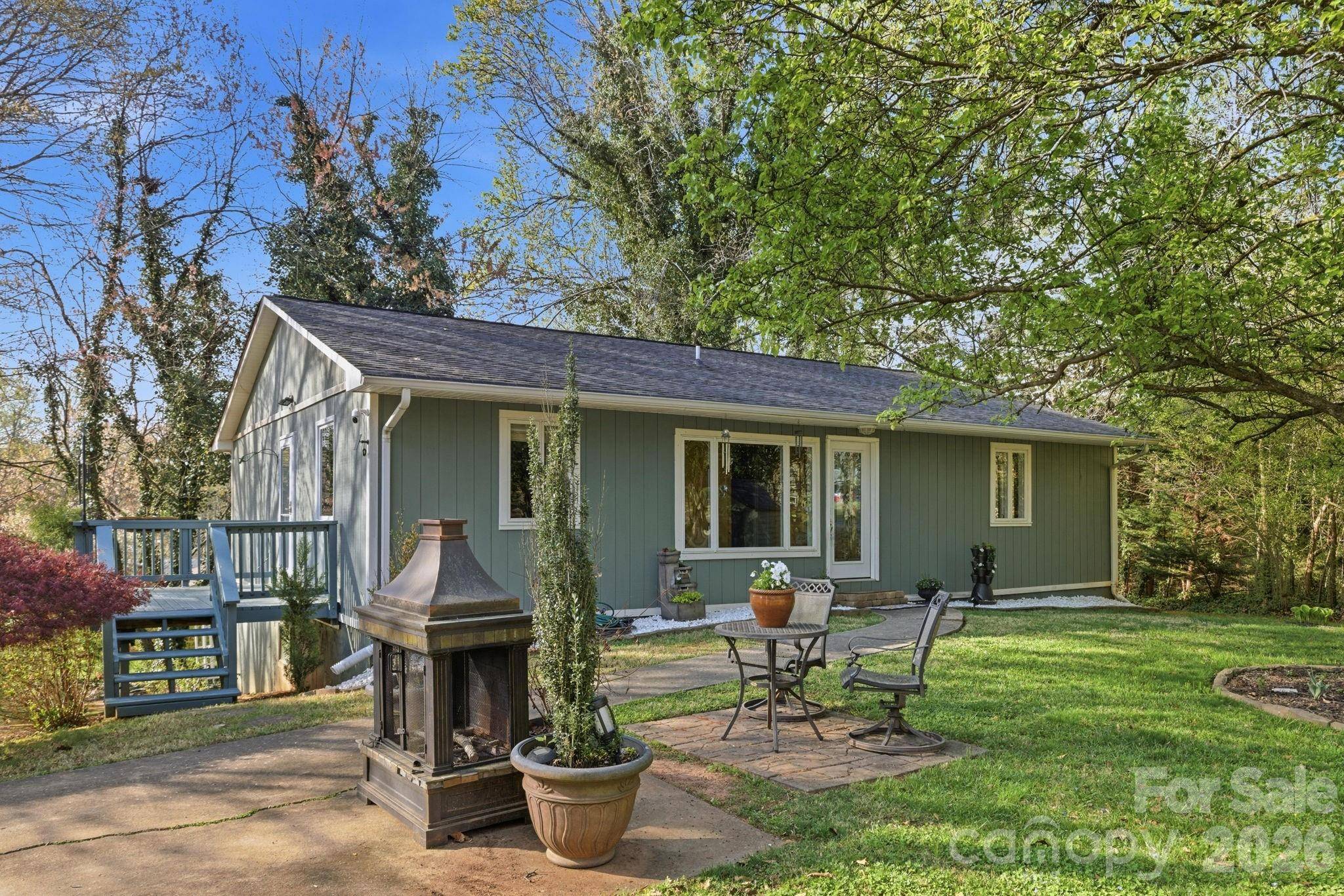 120 42nd Avenue CIR NE, Hickory, NC 28601