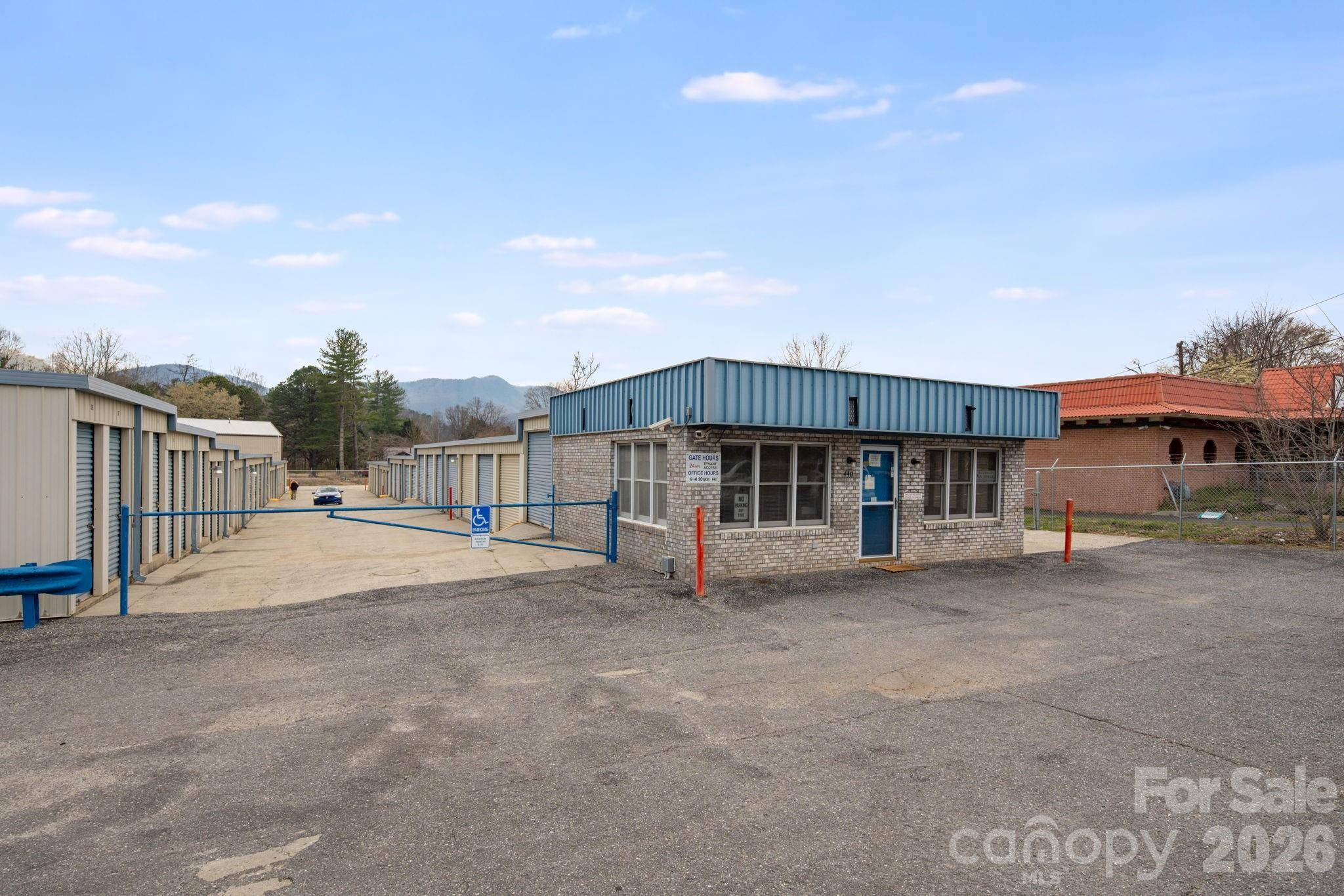 440 E State ST, Black Mountain, NC 28711