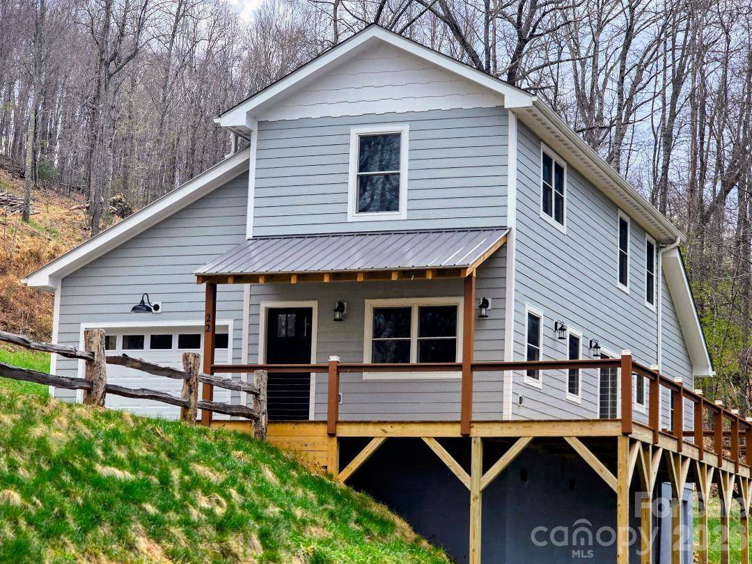 22 Salt Box HVN, Burnsville, NC 28714