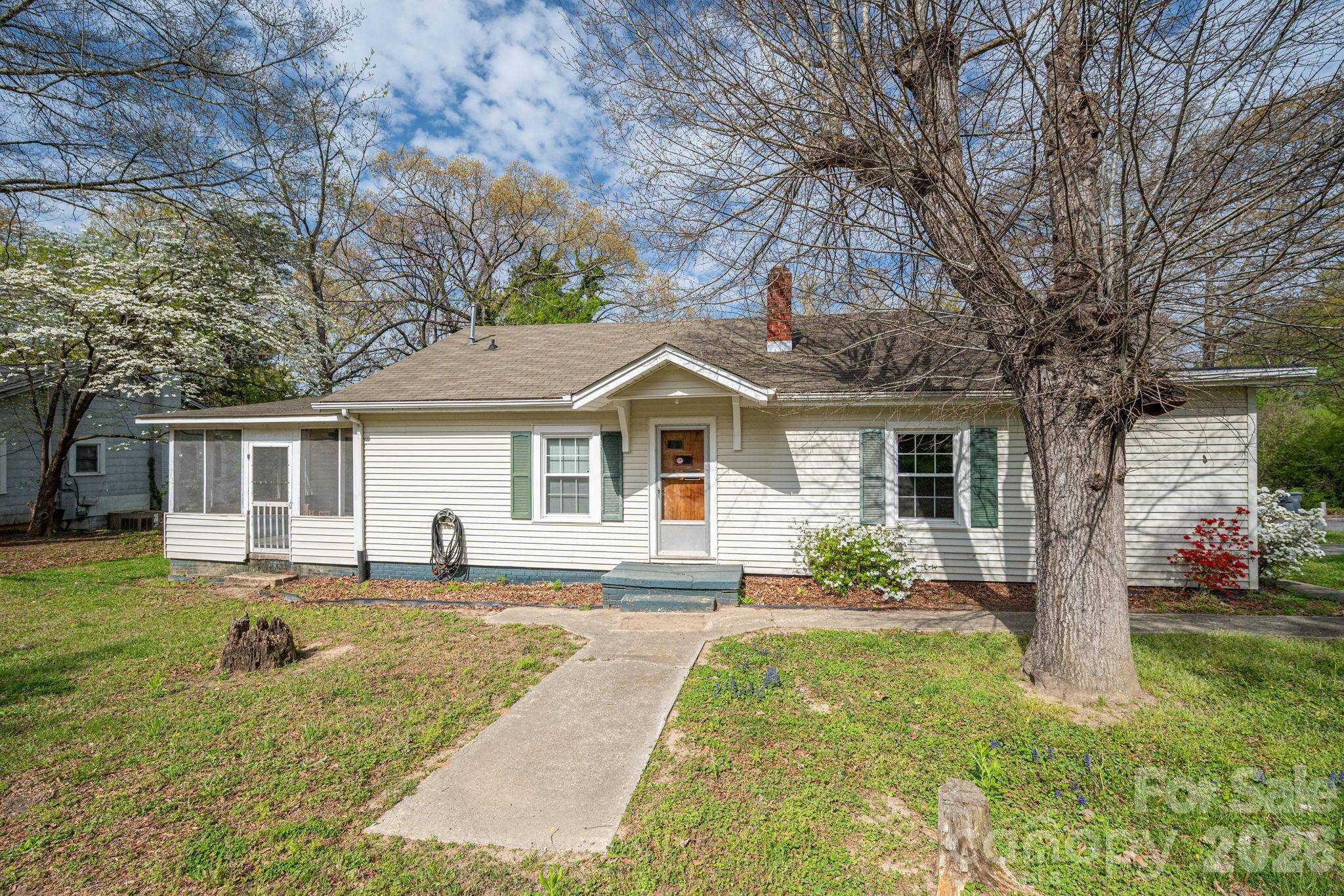 111 E Carlton ST, Dallas, NC 28034
