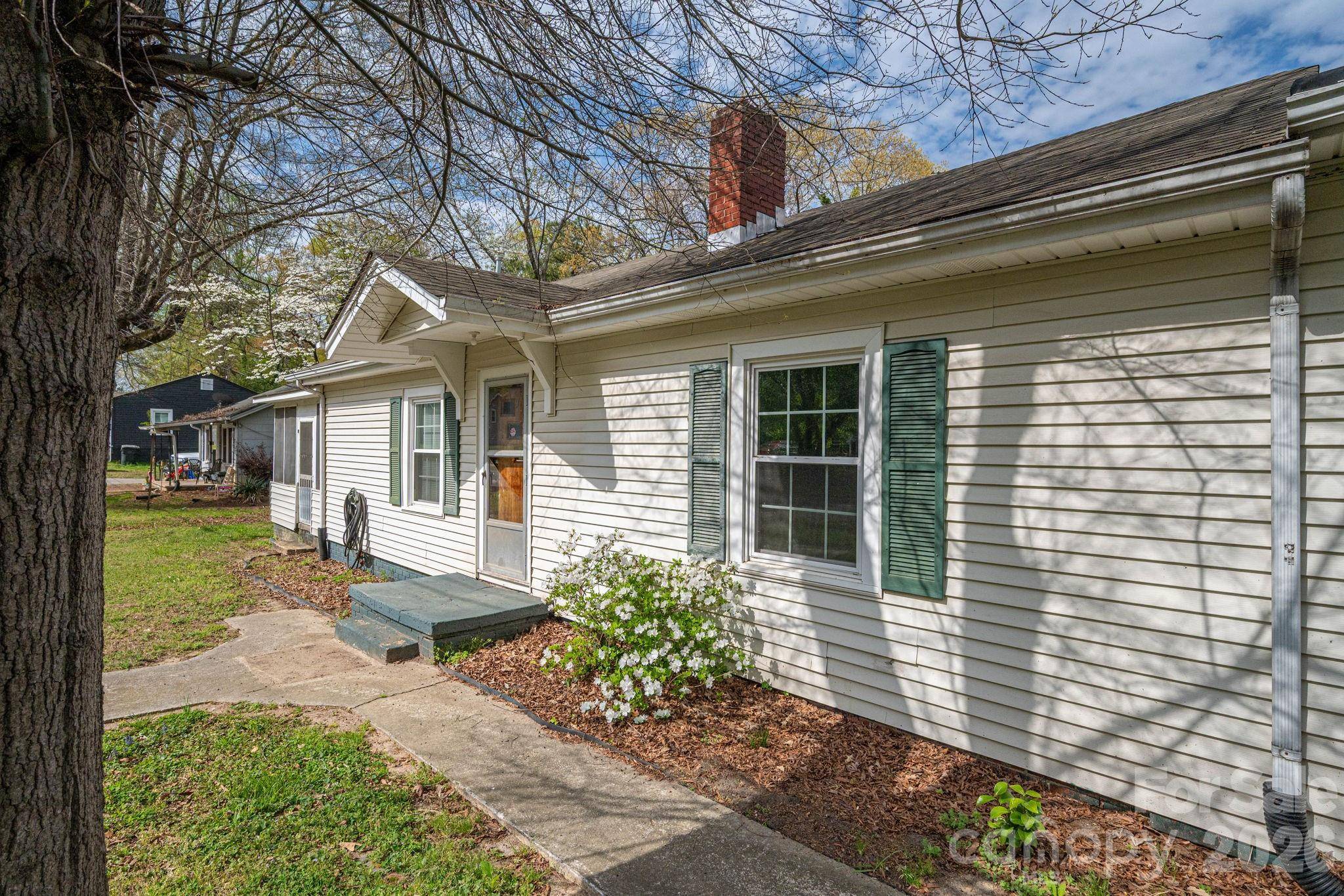 111 E Carlton ST, Dallas, NC 28034