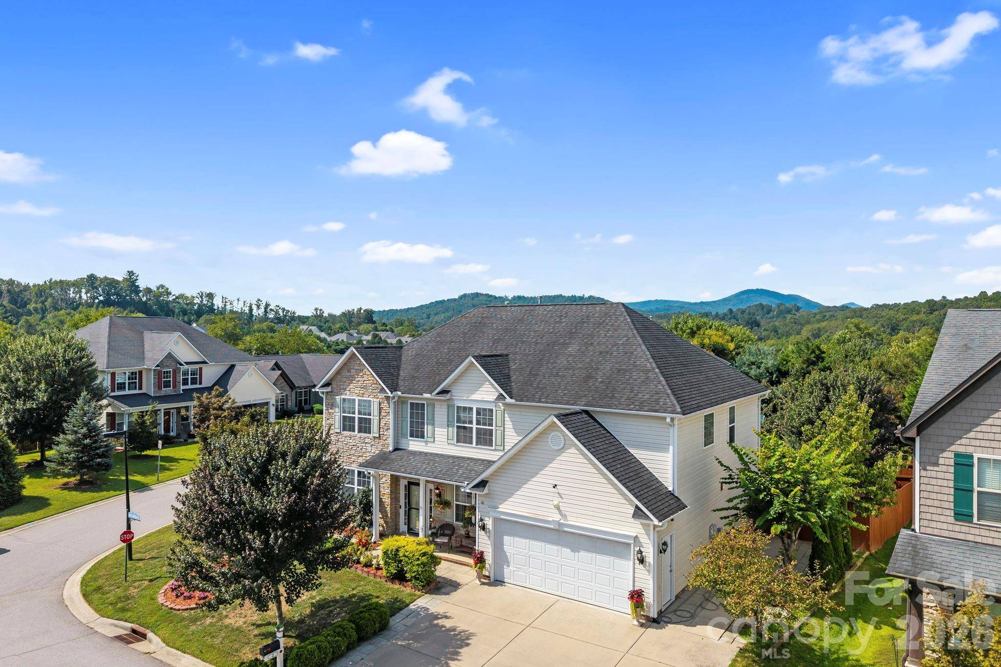 2 Breyerton CT, Asheville, NC 28804