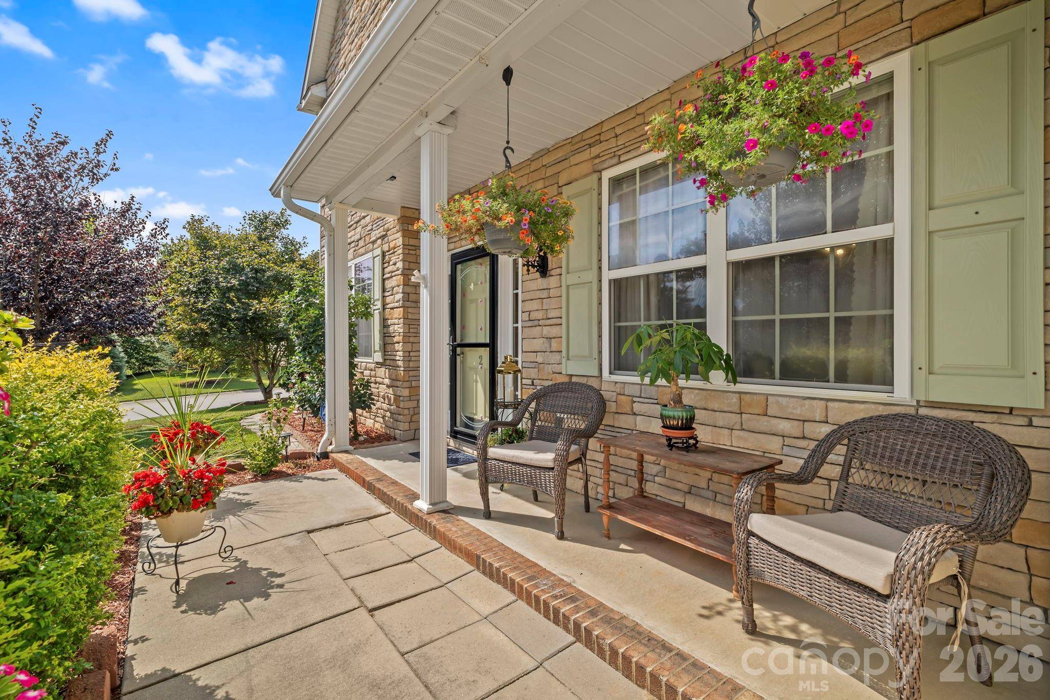 2 Breyerton CT, Asheville, NC 28804