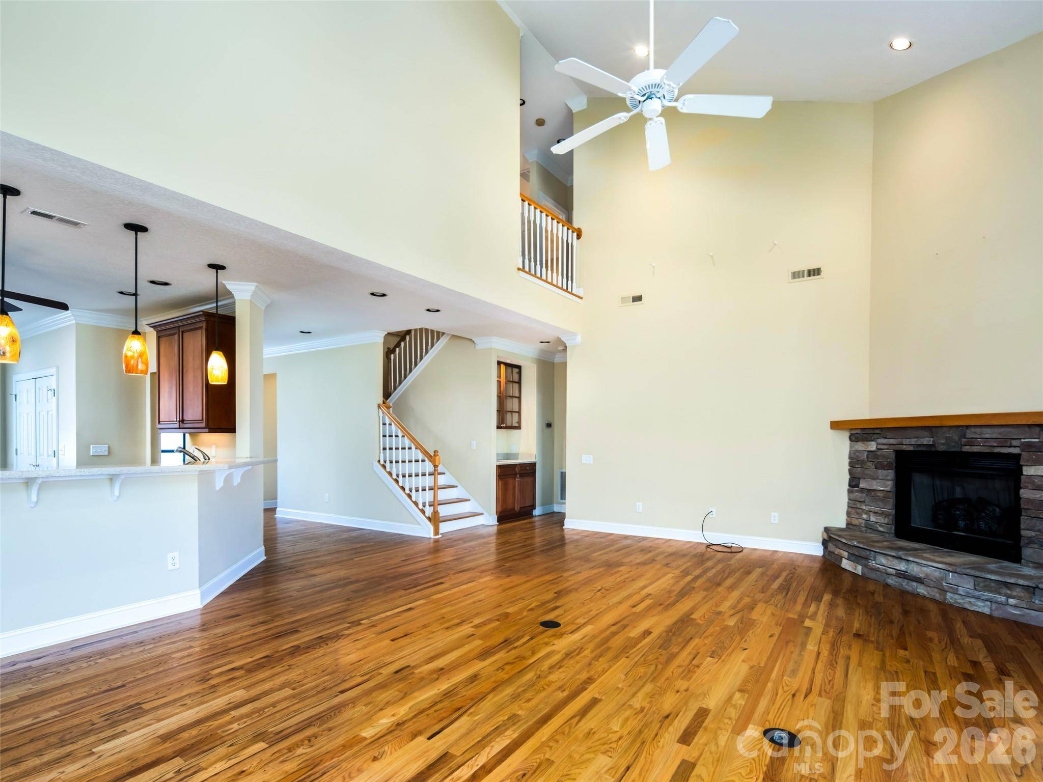 124 Towne Place DR, Hendersonville, NC 28792