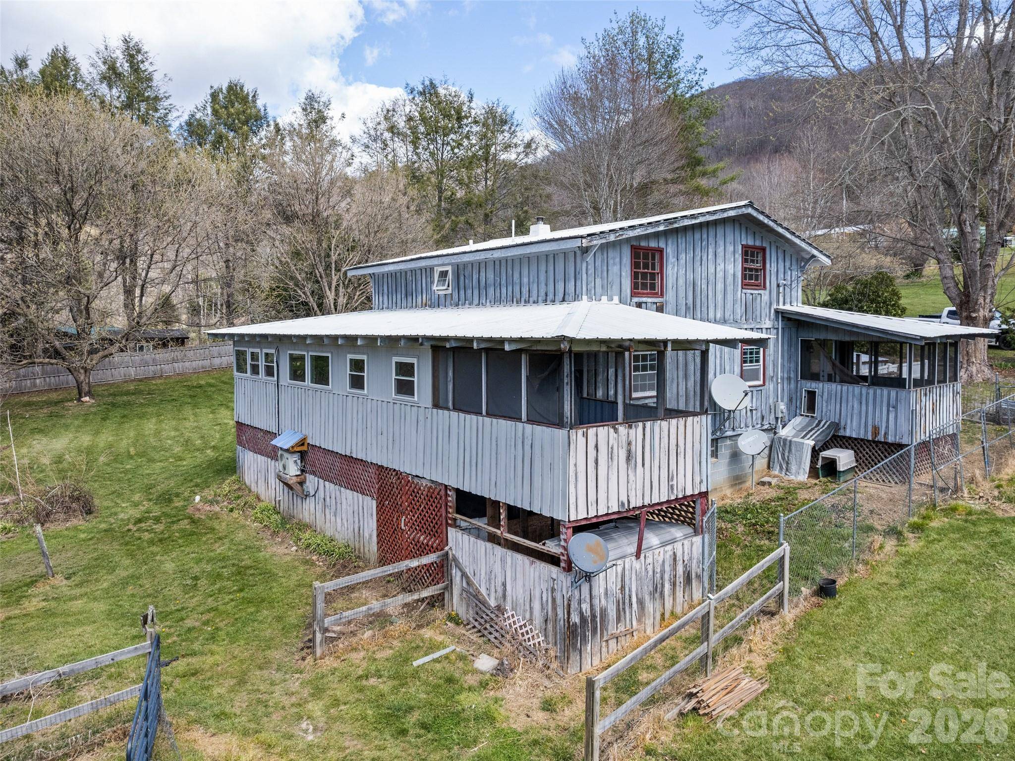 838 Hidden Valley RD, Clyde, NC 28721