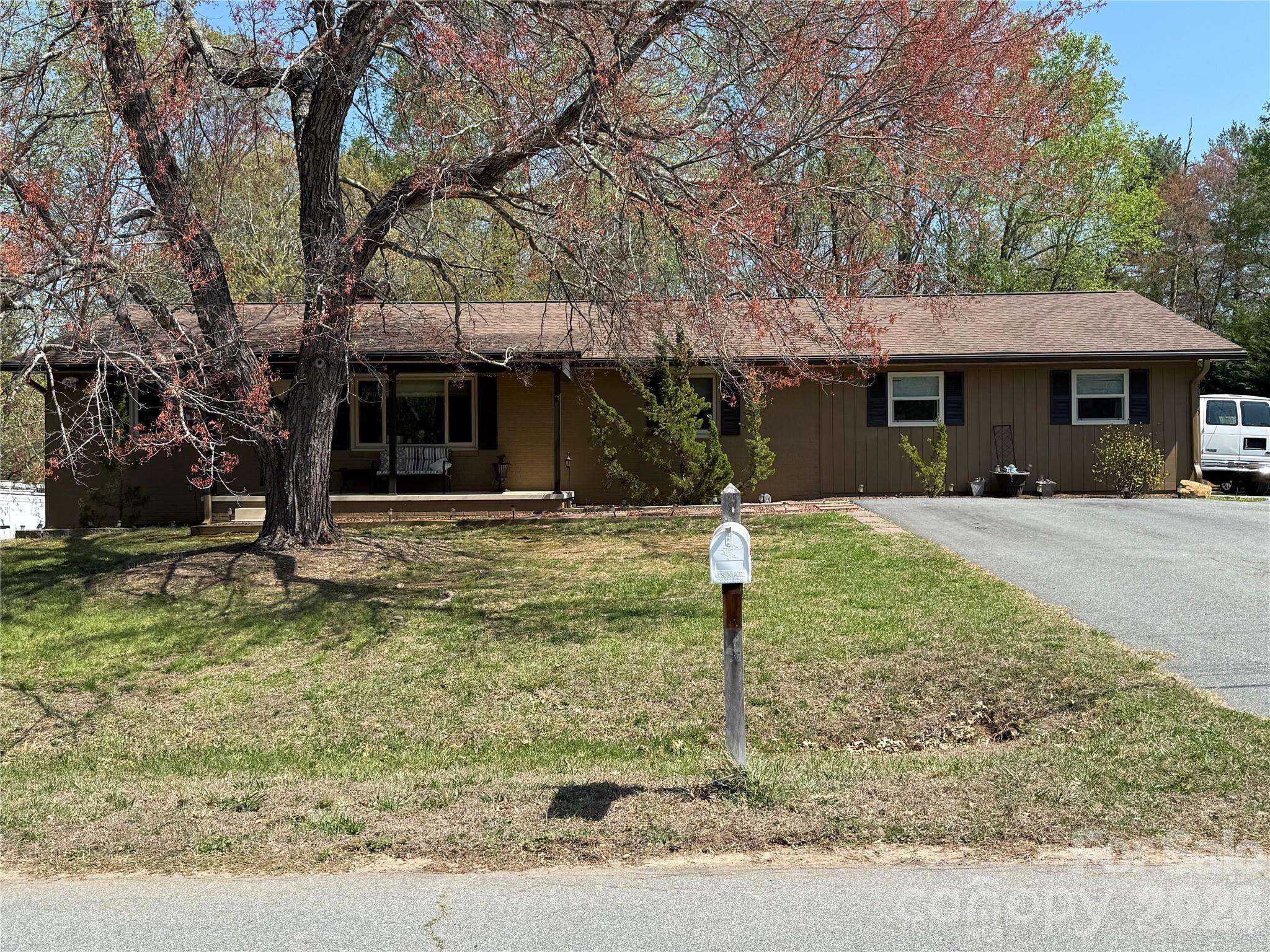 3309 40th Avenue PL NE, Hickory, NC 28601