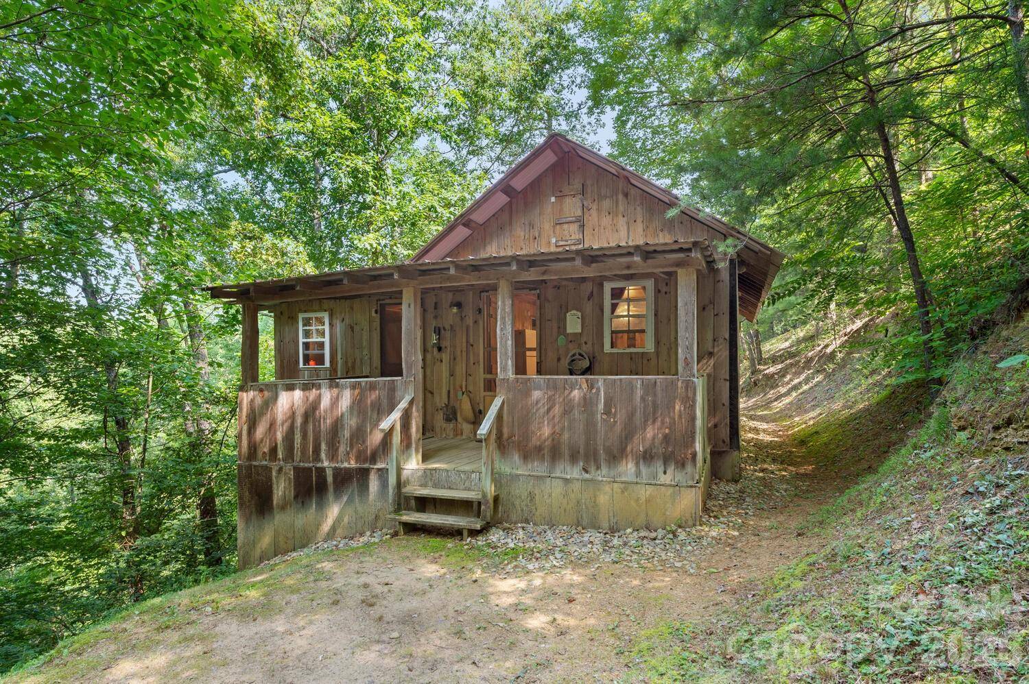 286 Rebel DR, Hot Springs, NC 28743