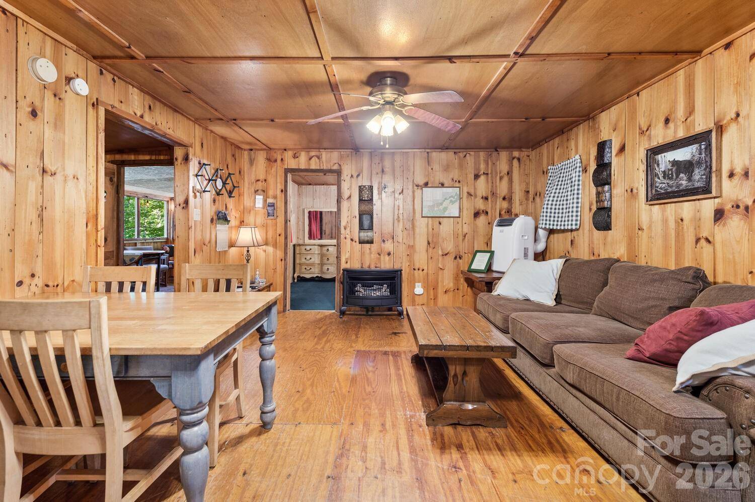 286 Rebel DR, Hot Springs, NC 28743