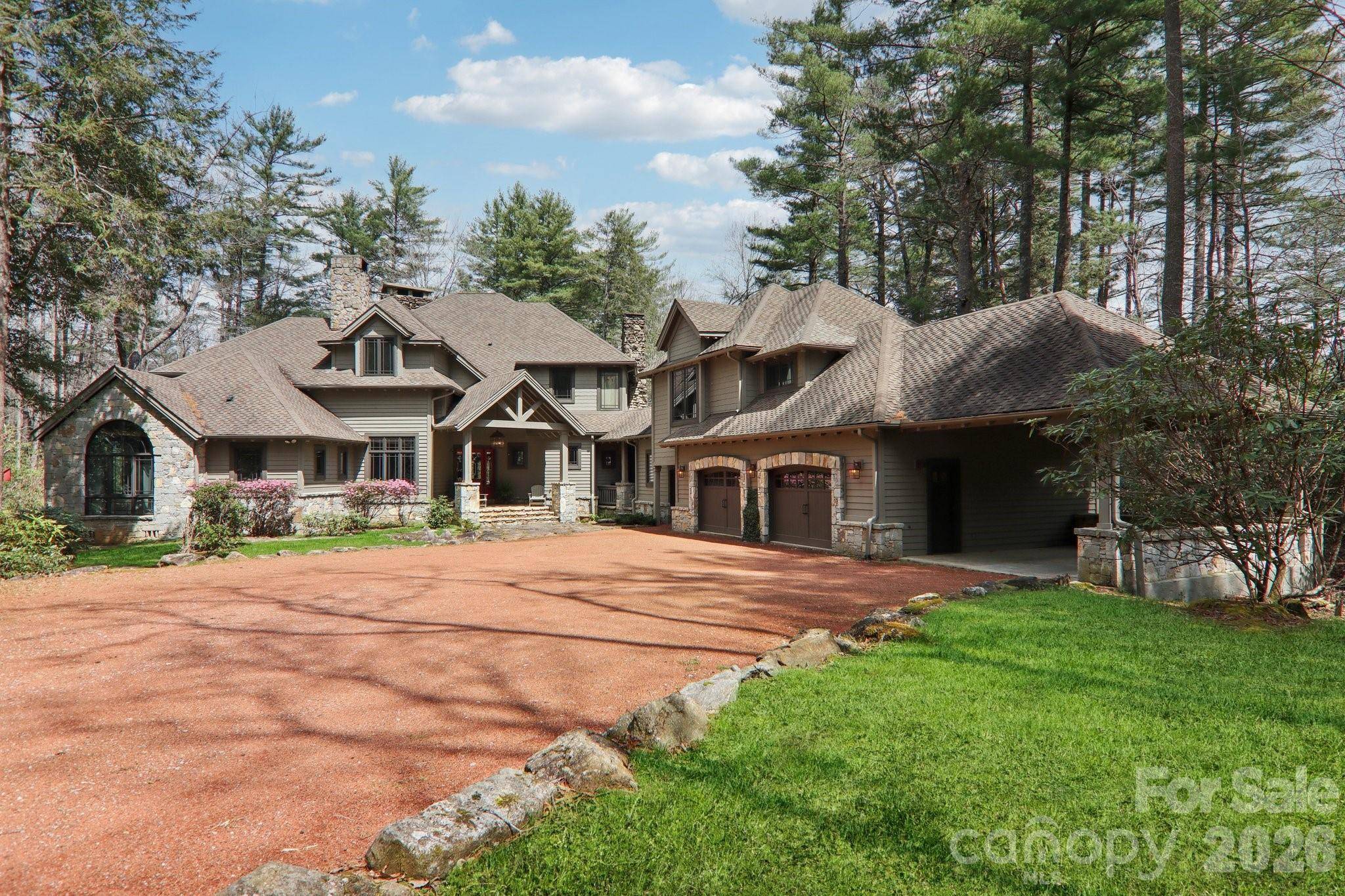 46 Mills Creek DR, Lake Toxaway, NC 28747