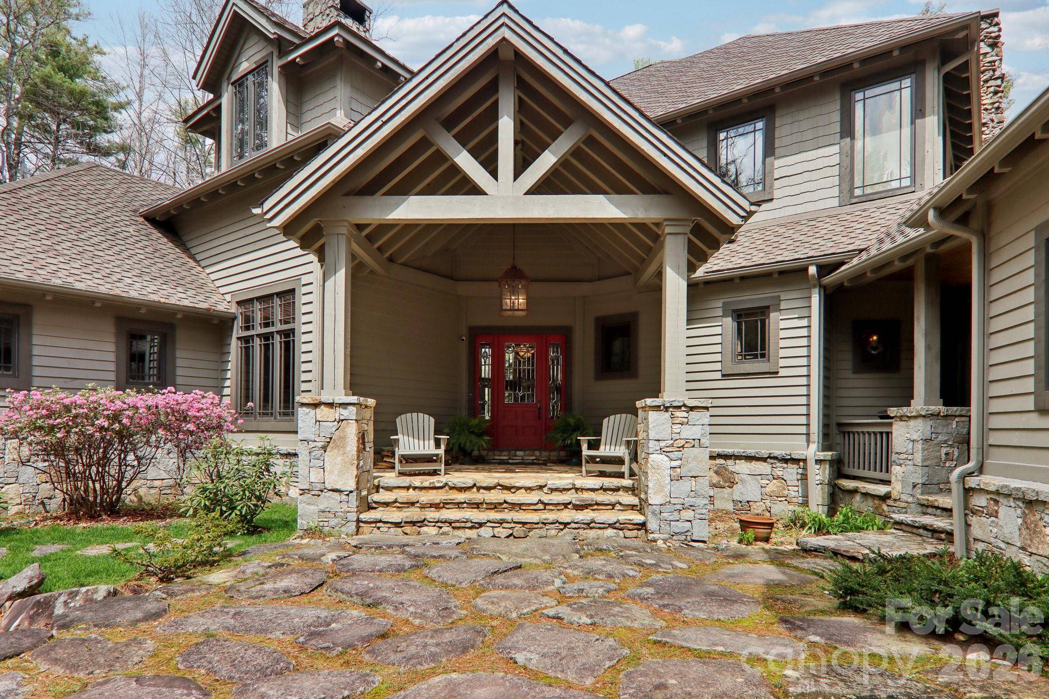 46 Mills Creek DR, Lake Toxaway, NC 28747