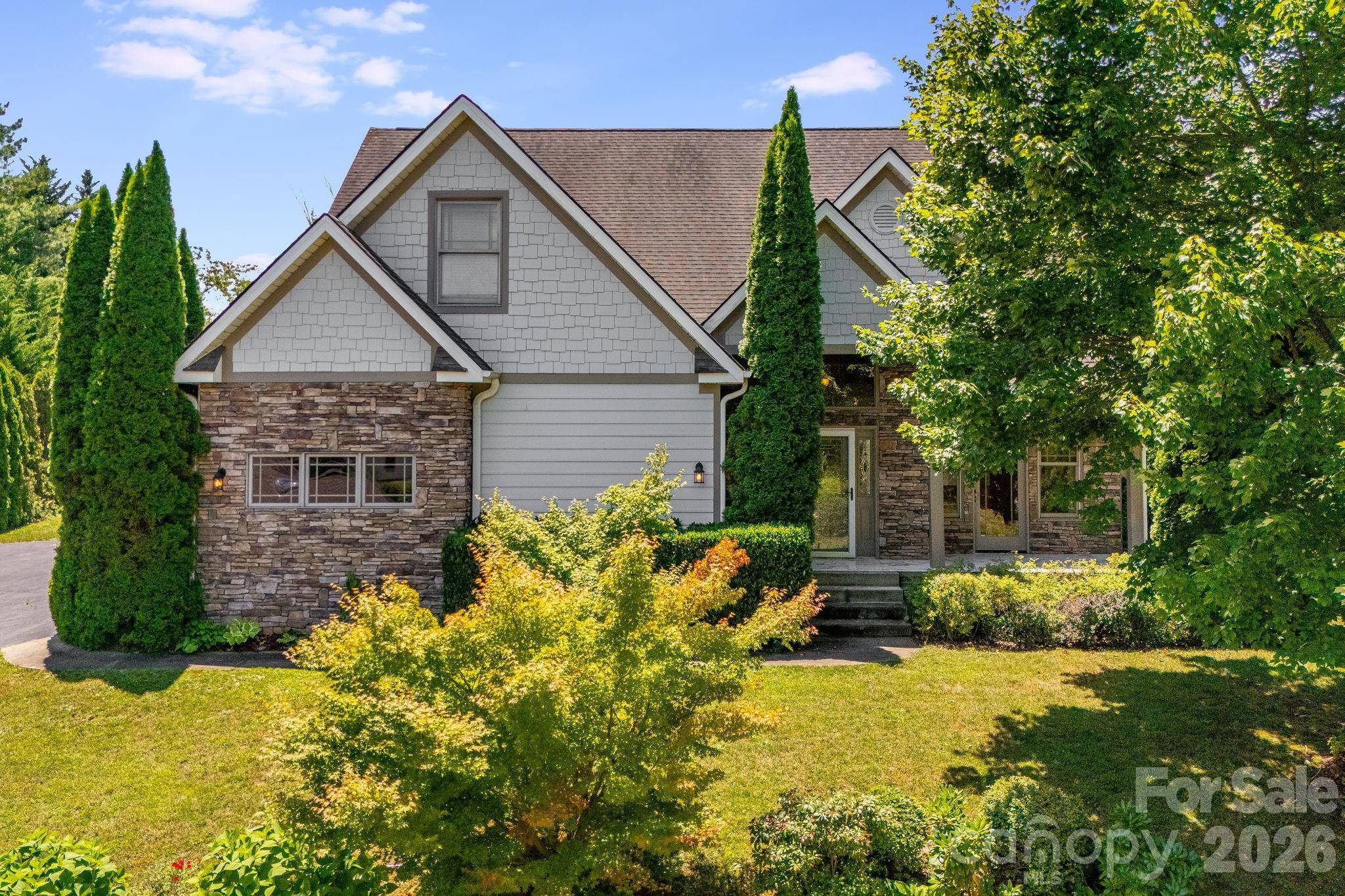4 AMARETTO DR, Candler, NC 28715