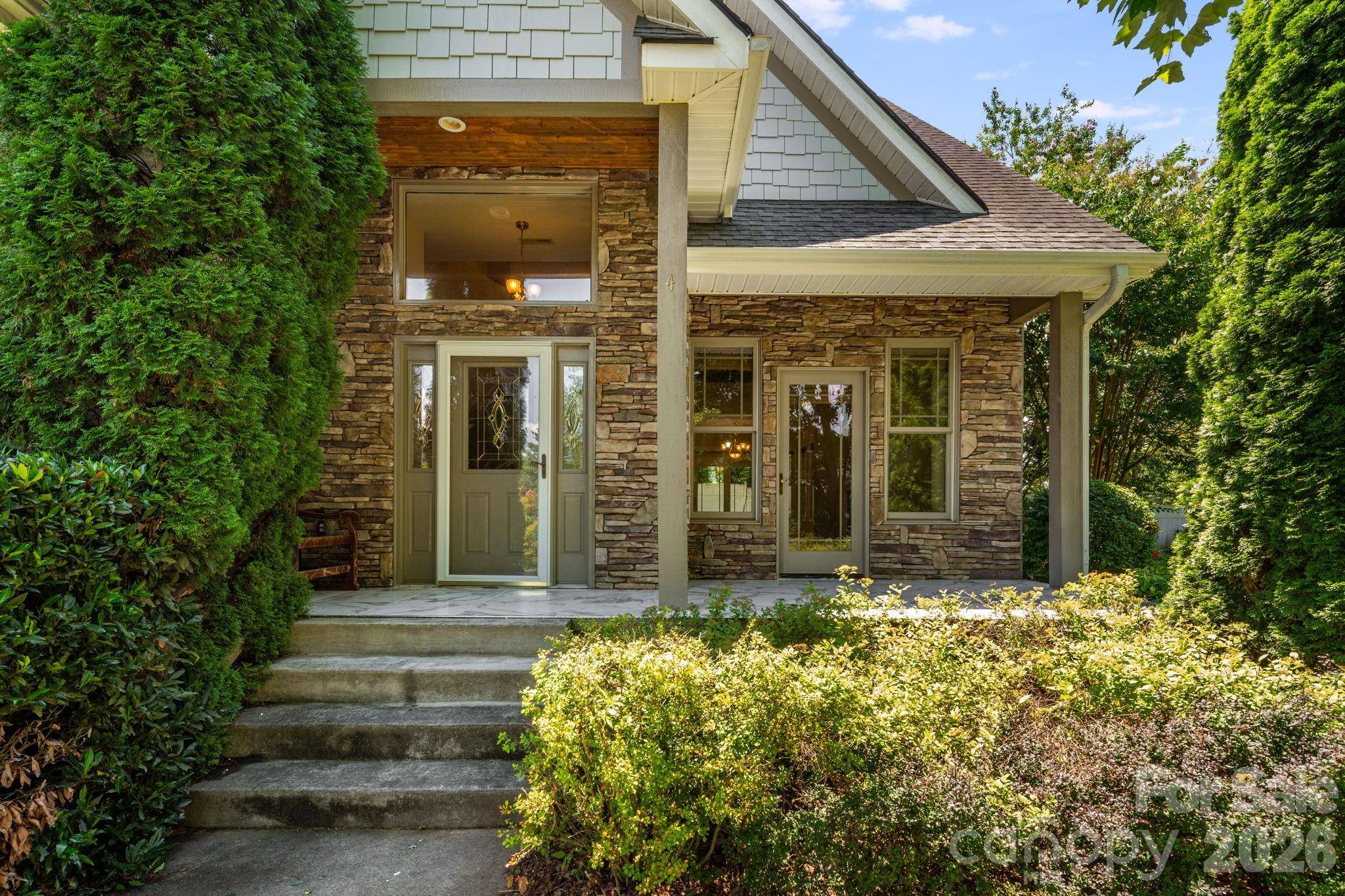 4 AMARETTO DR, Candler, NC 28715