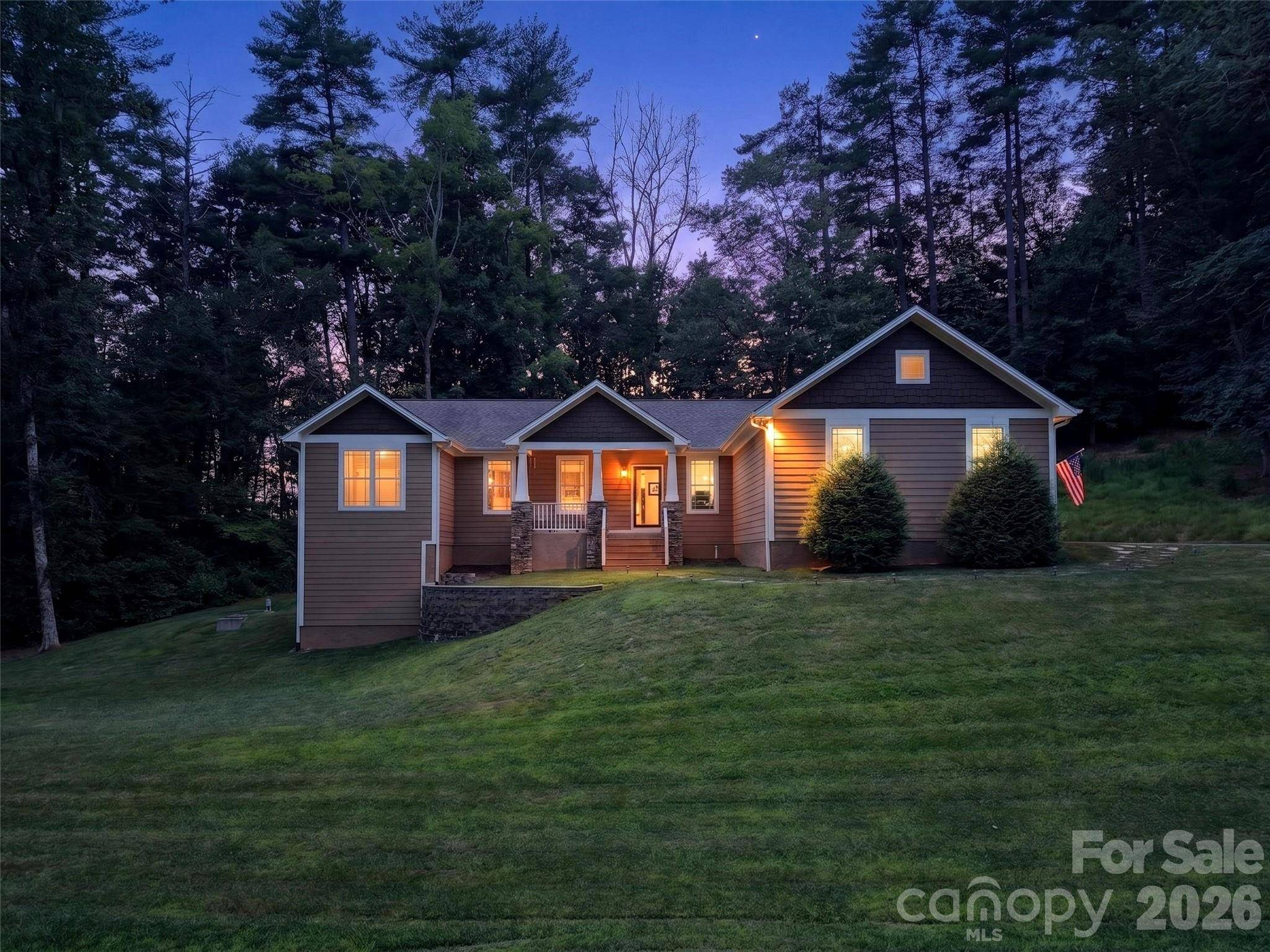 290 Sweetwater Hills DR, Hendersonville, NC 28791