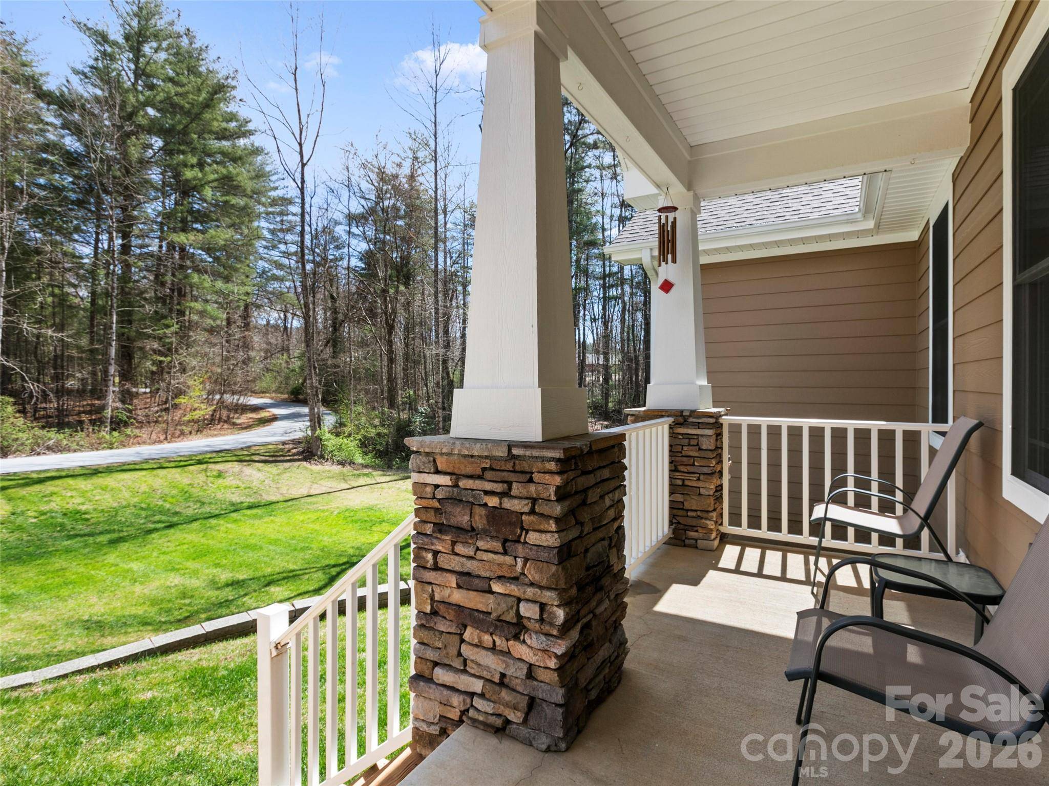290 Sweetwater Hills DR, Hendersonville, NC 28791