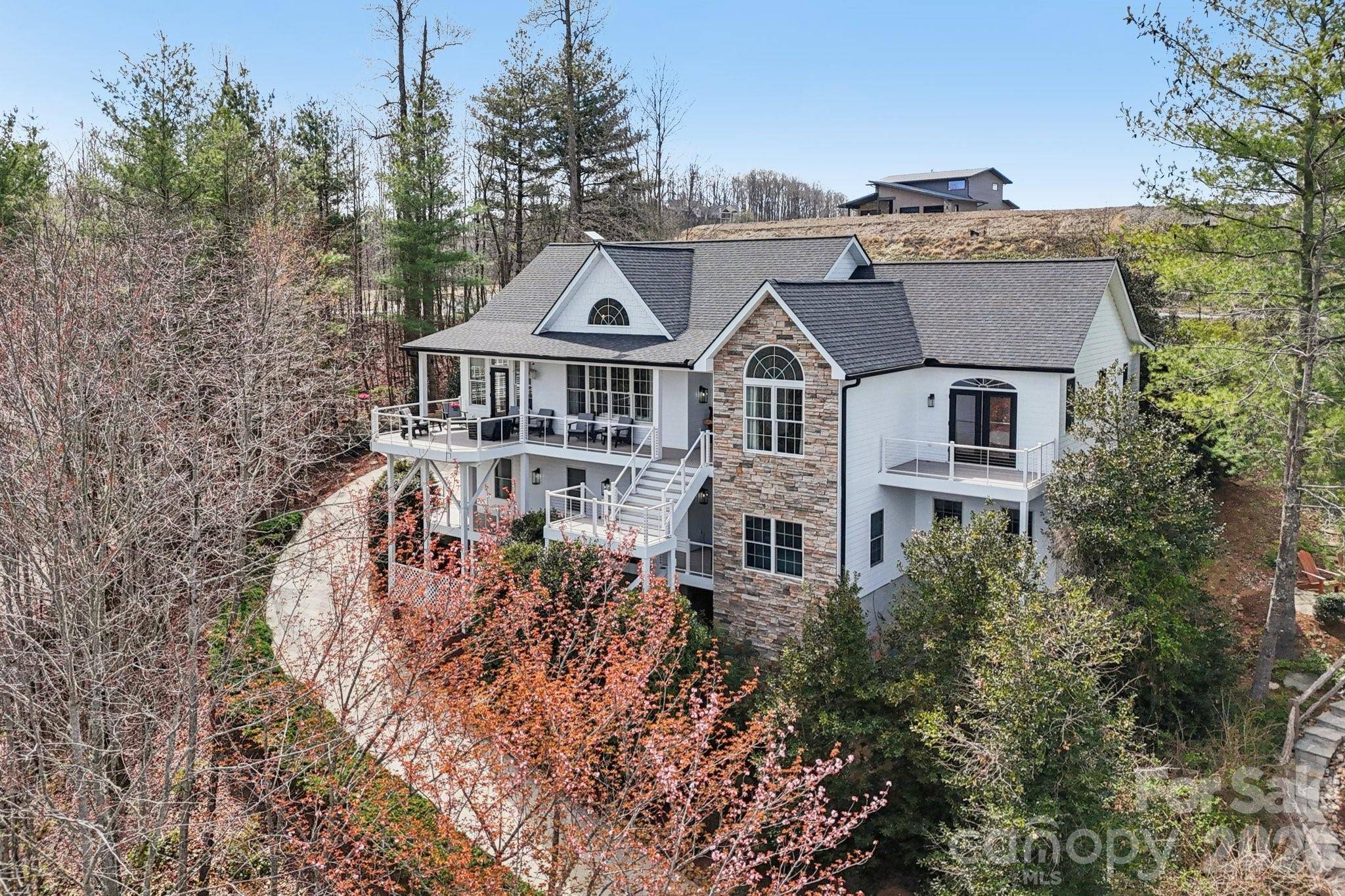 1409 Woodsong DR, Hendersonville, NC 28791