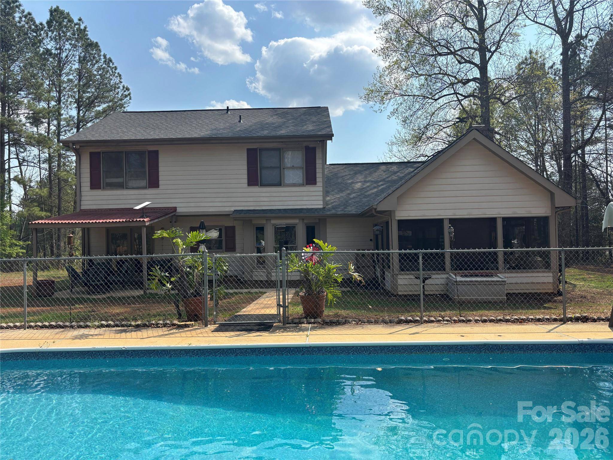70 Sienna DR, Hickory, NC 28601