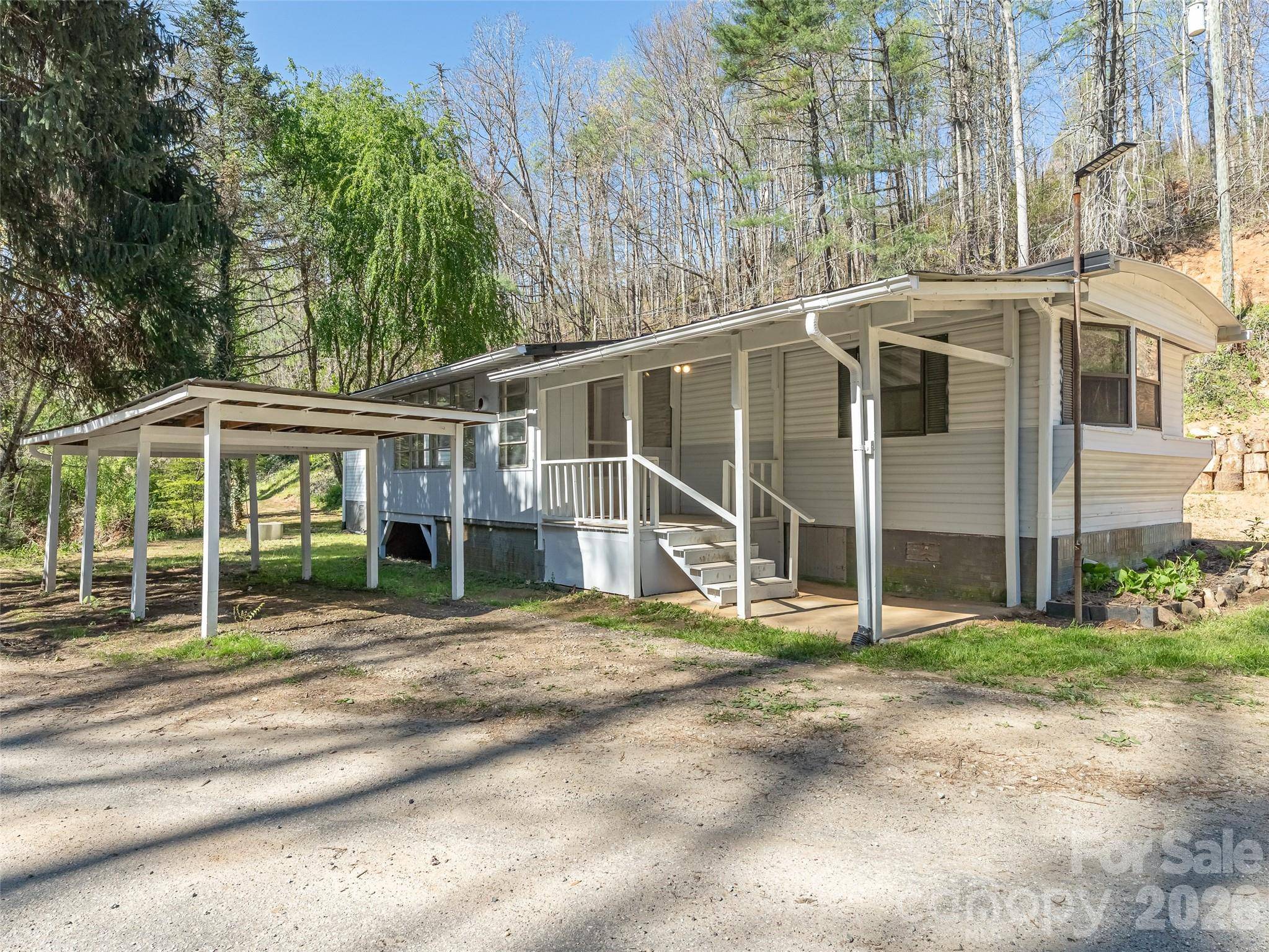 40 Morning Dove LN, Flat Rock, NC 28731