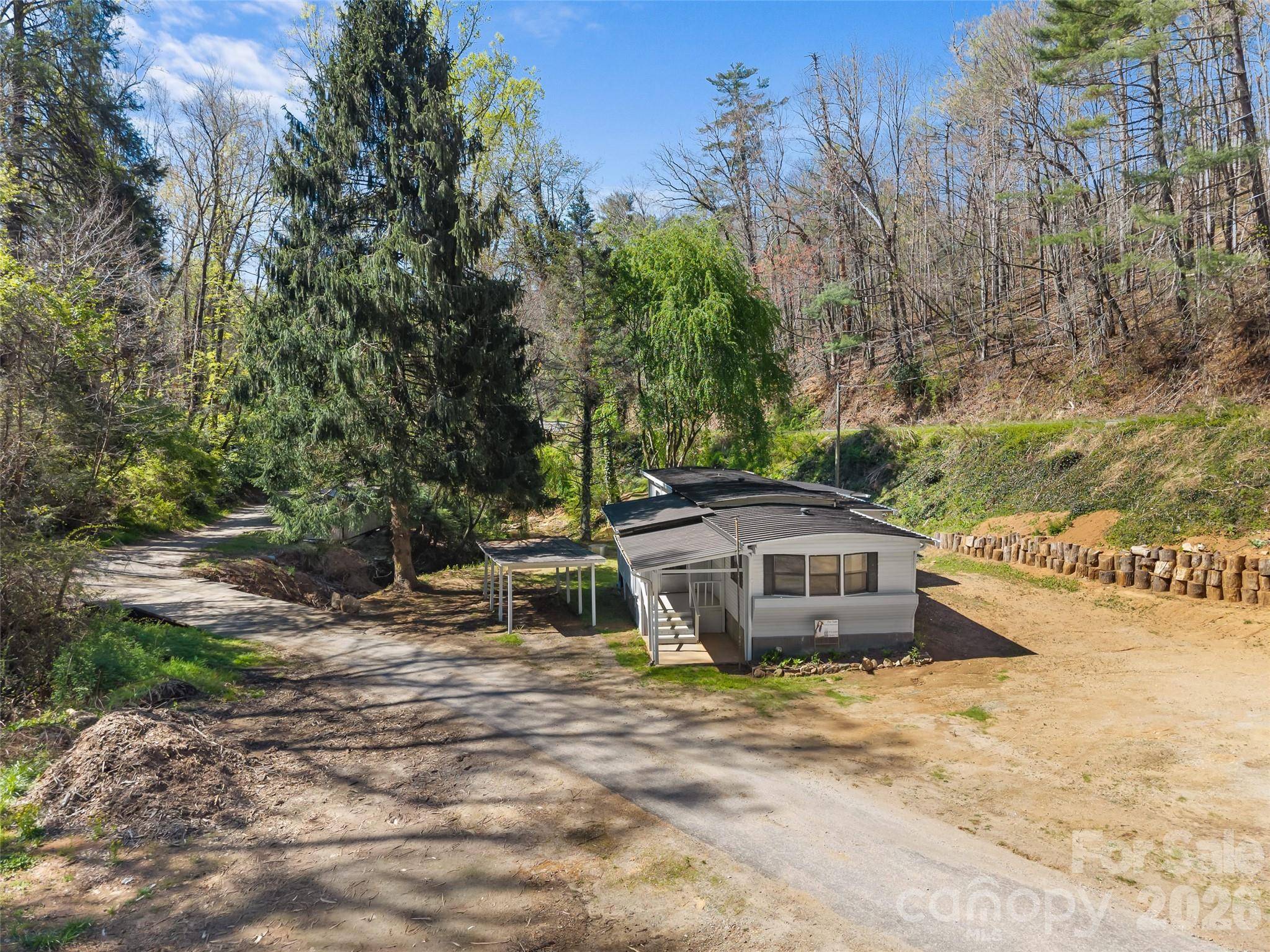 40 Morning Dove LN, Flat Rock, NC 28731