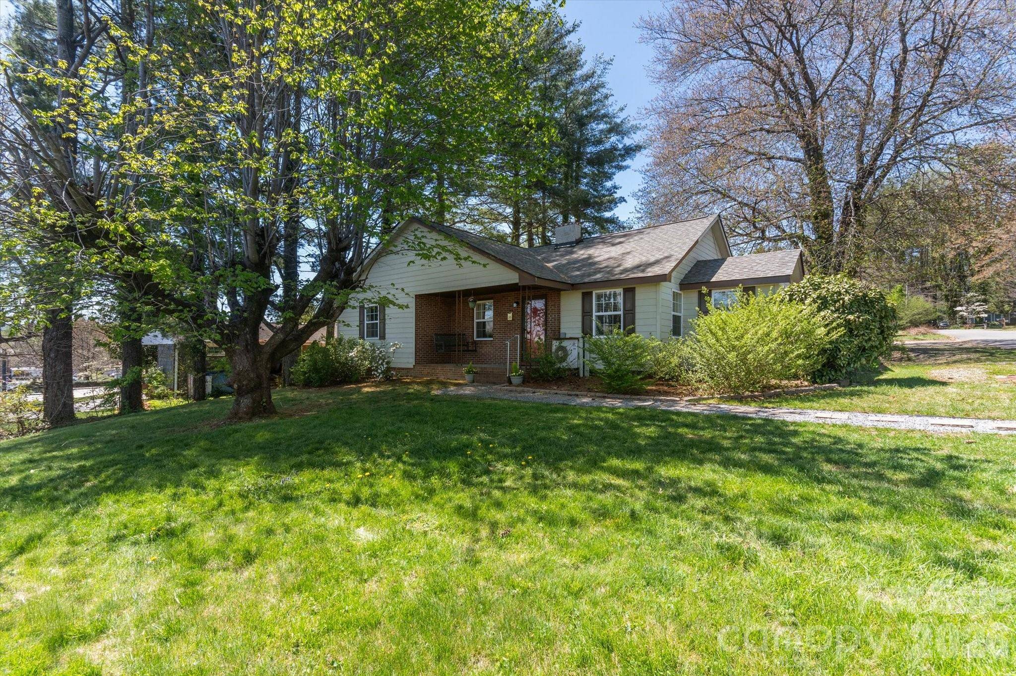 25 Montview CIR, Brevard, NC 28712