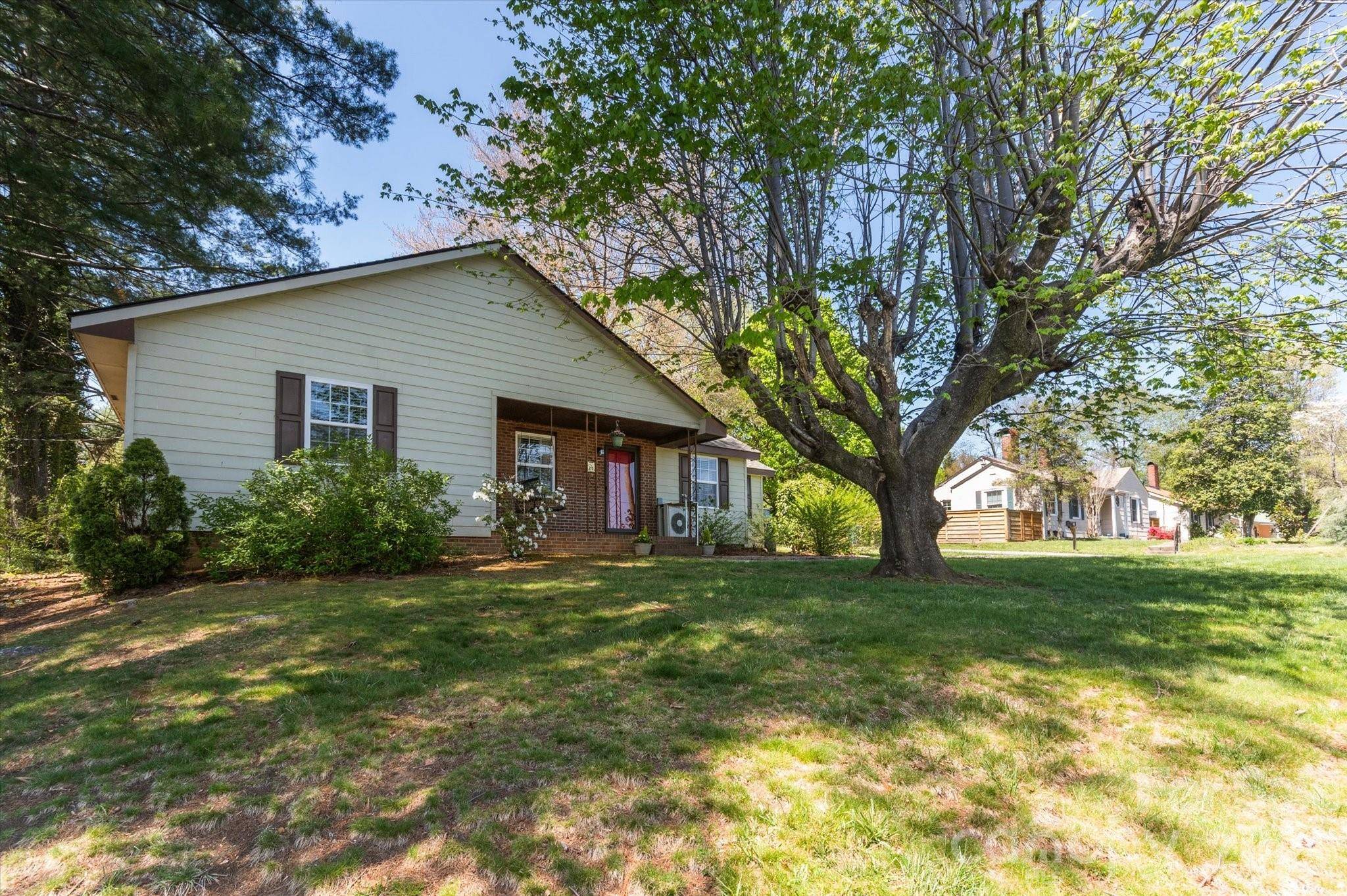 25 Montview CIR, Brevard, NC 28712