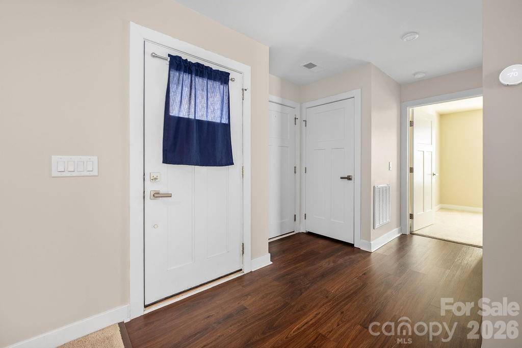 9747 Wardley DR, Charlotte, NC 28215