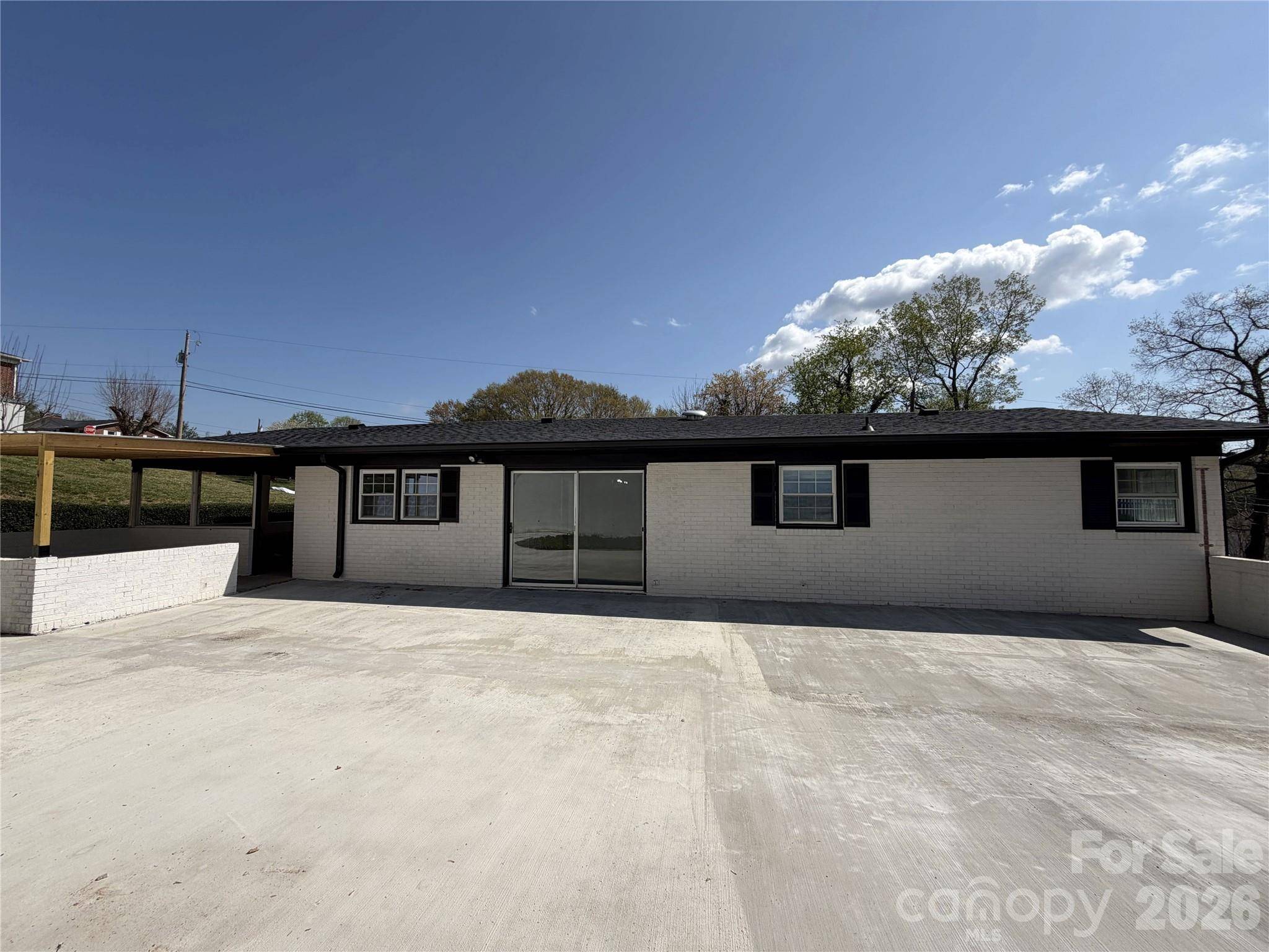 202 WOODWARD AVE, Morganton, NC 28655