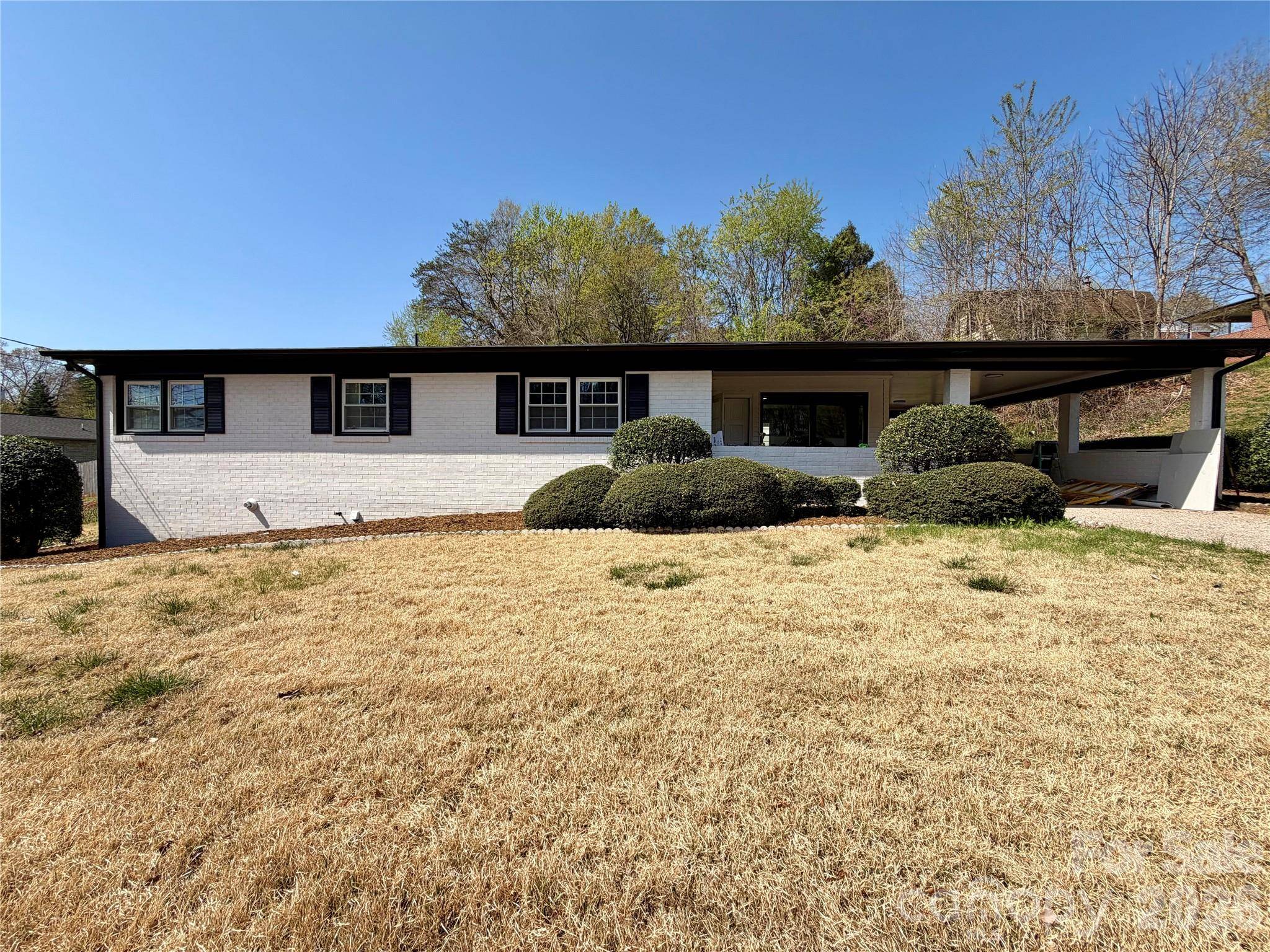 202 WOODWARD AVE, Morganton, NC 28655