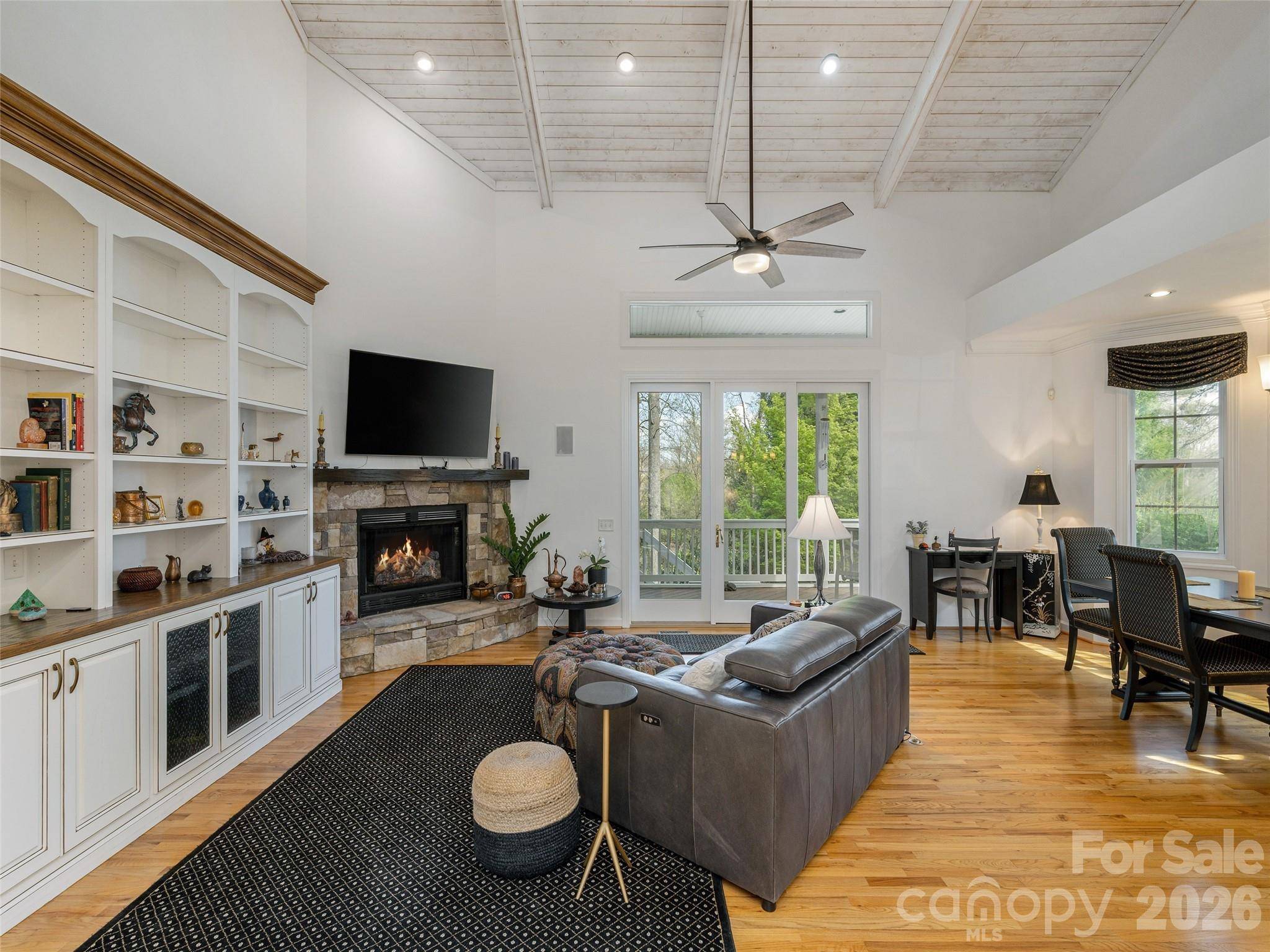 83 Towne Place DR, Hendersonville, NC 28792