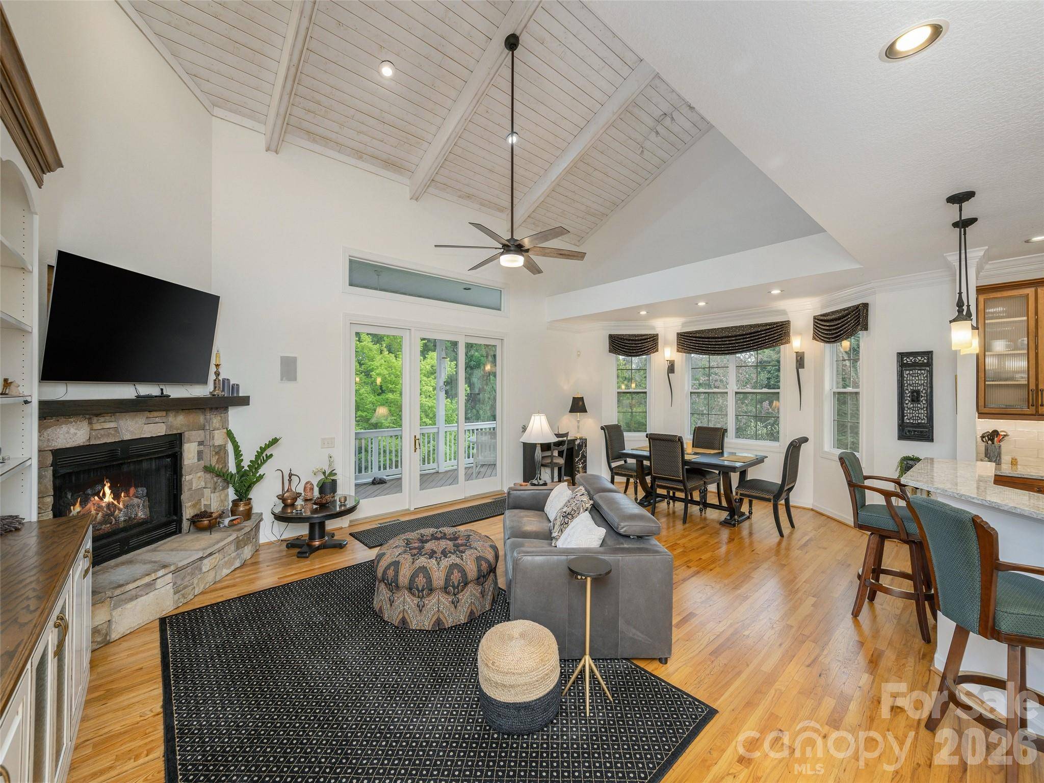 83 Towne Place DR, Hendersonville, NC 28792