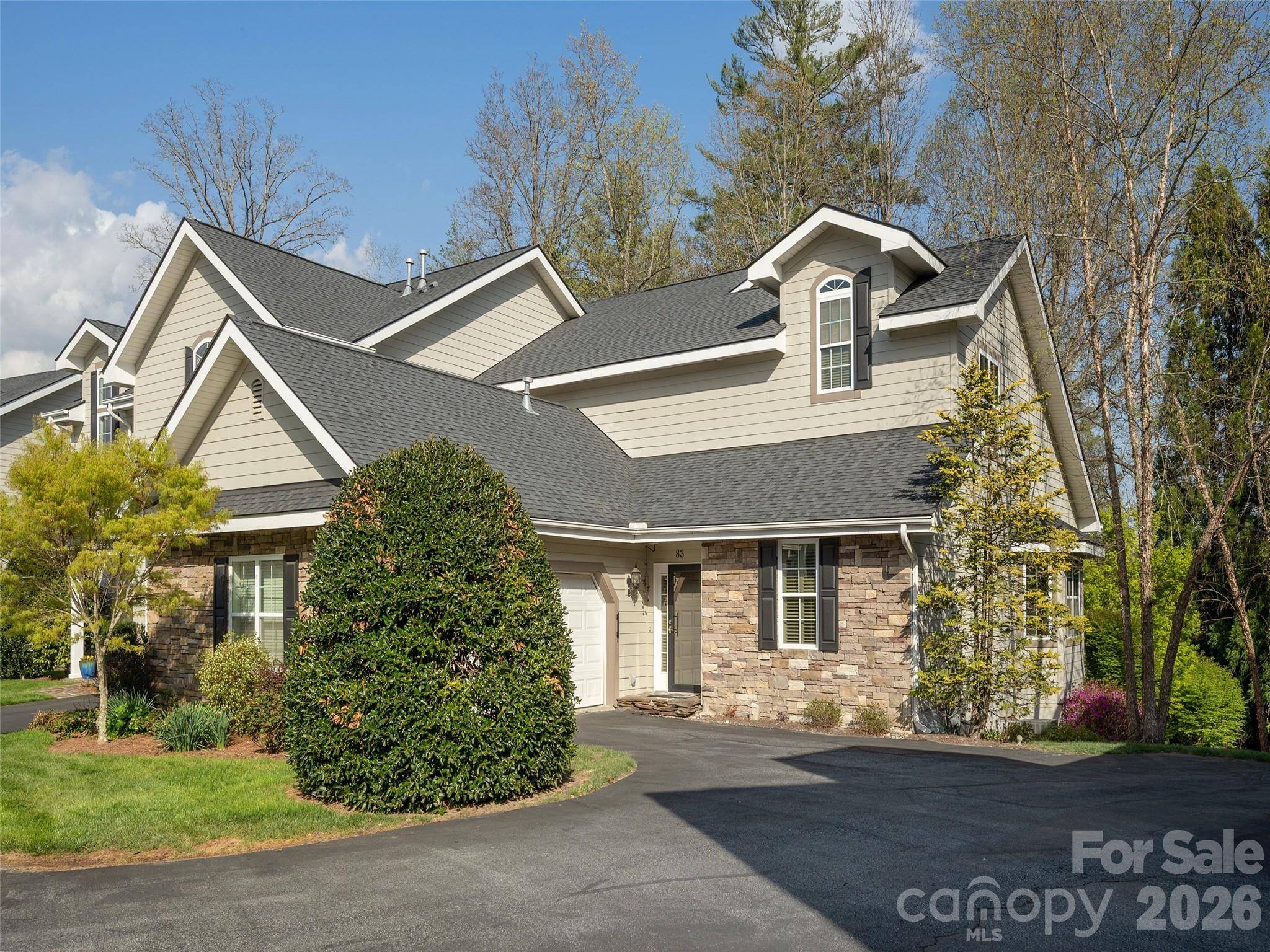 83 Towne Place DR, Hendersonville, NC 28792