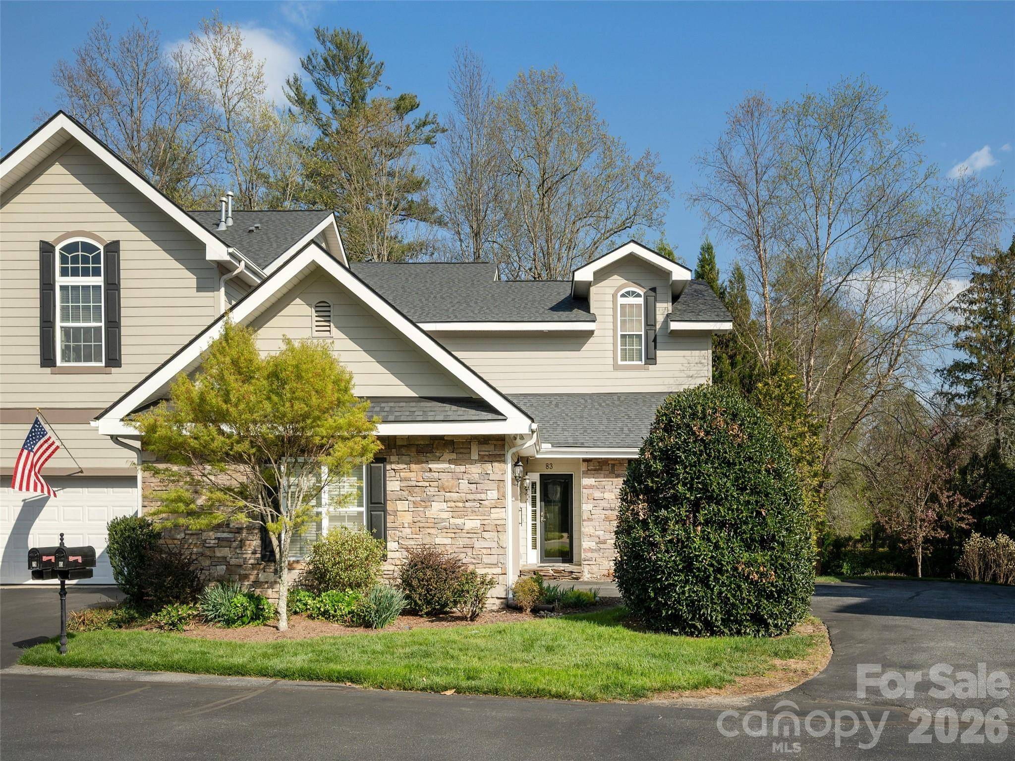 83 Towne Place DR, Hendersonville, NC 28792