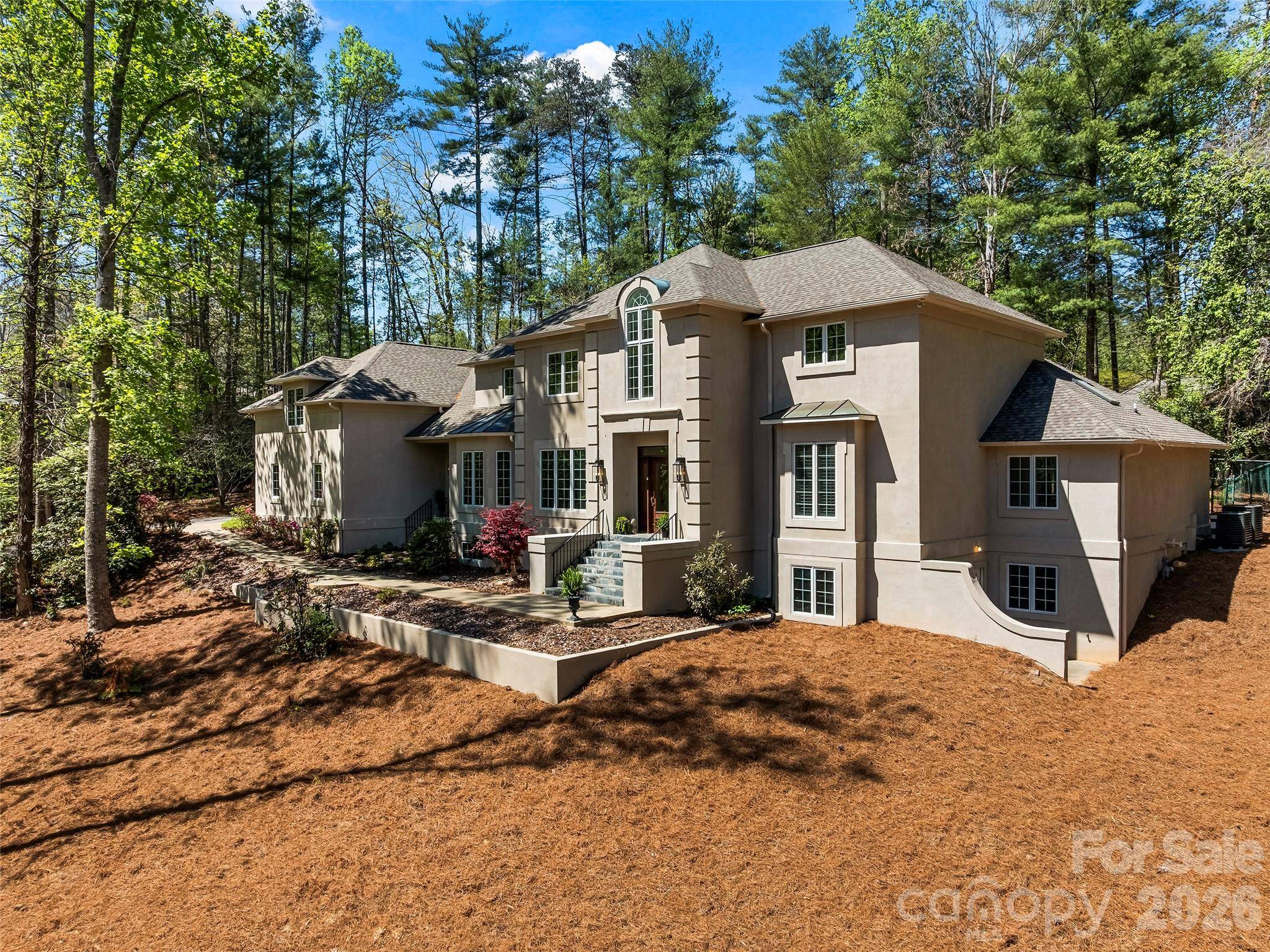 3 Fir Tree LN, Asheville, NC 28803
