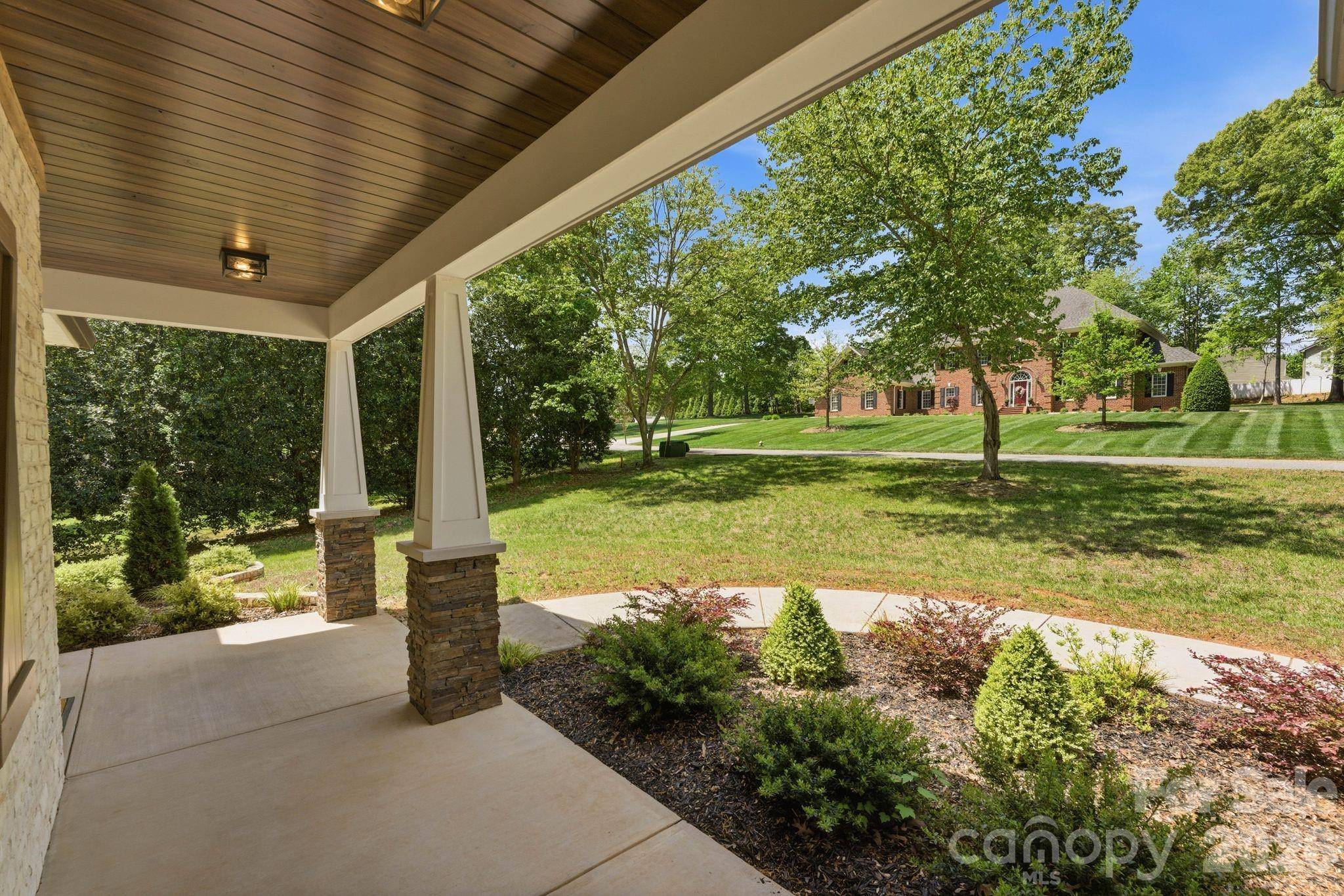 2442 Falcon LN, Statesville, NC 28625