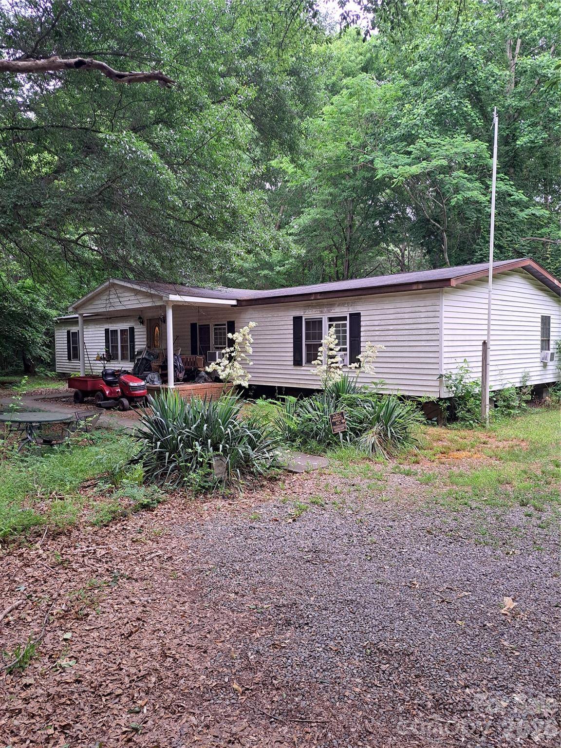 5023 Dogwood LN, Stanley, NC 28164