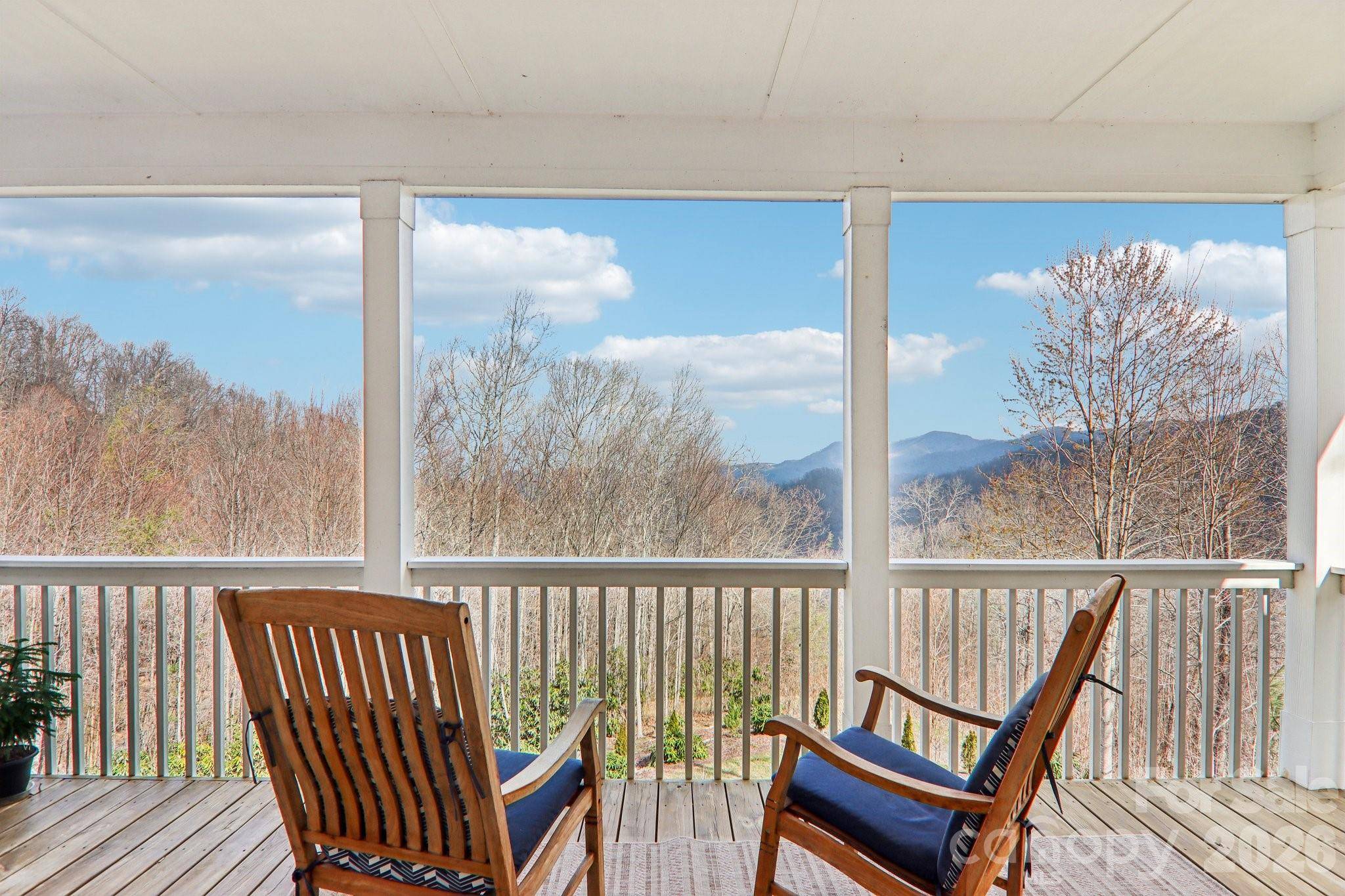 14 Chandra LN, Clyde, NC 28721