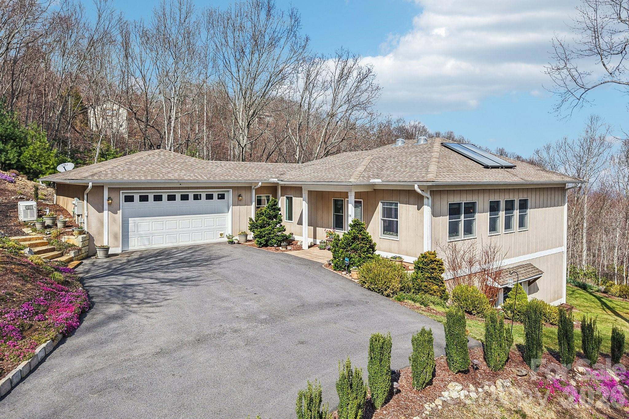 14 Chandra LN, Clyde, NC 28721