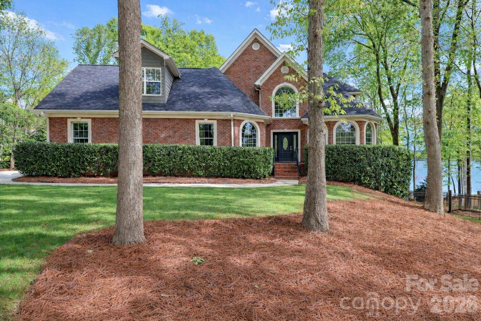 119 Shelter Cove LN, Mooresville, NC 28117