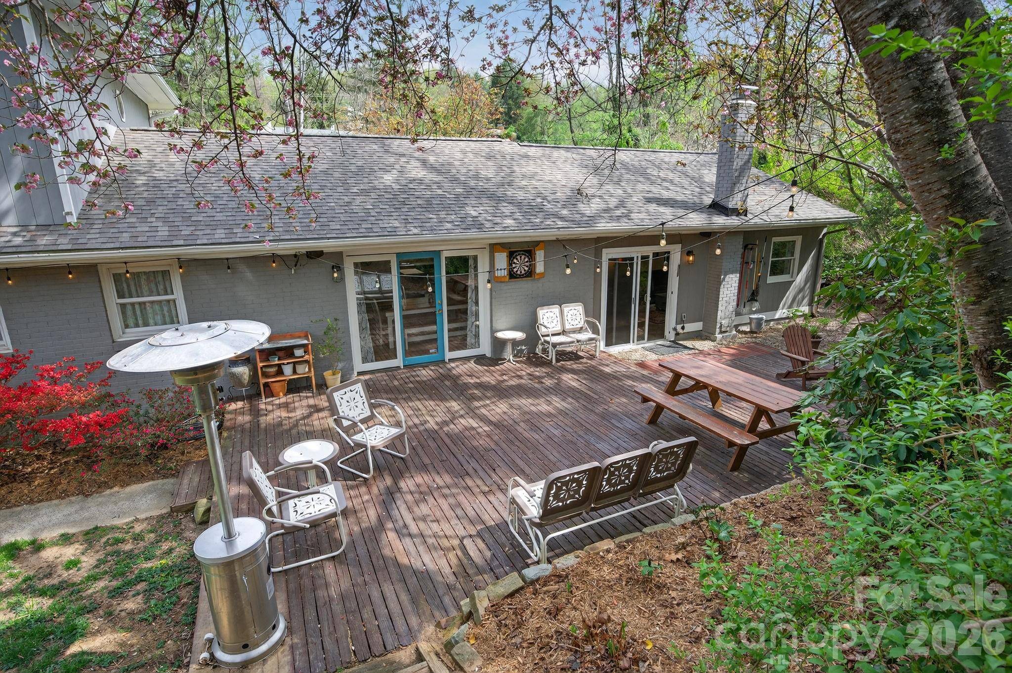 3 Ellenwood DR, Asheville, NC 28804