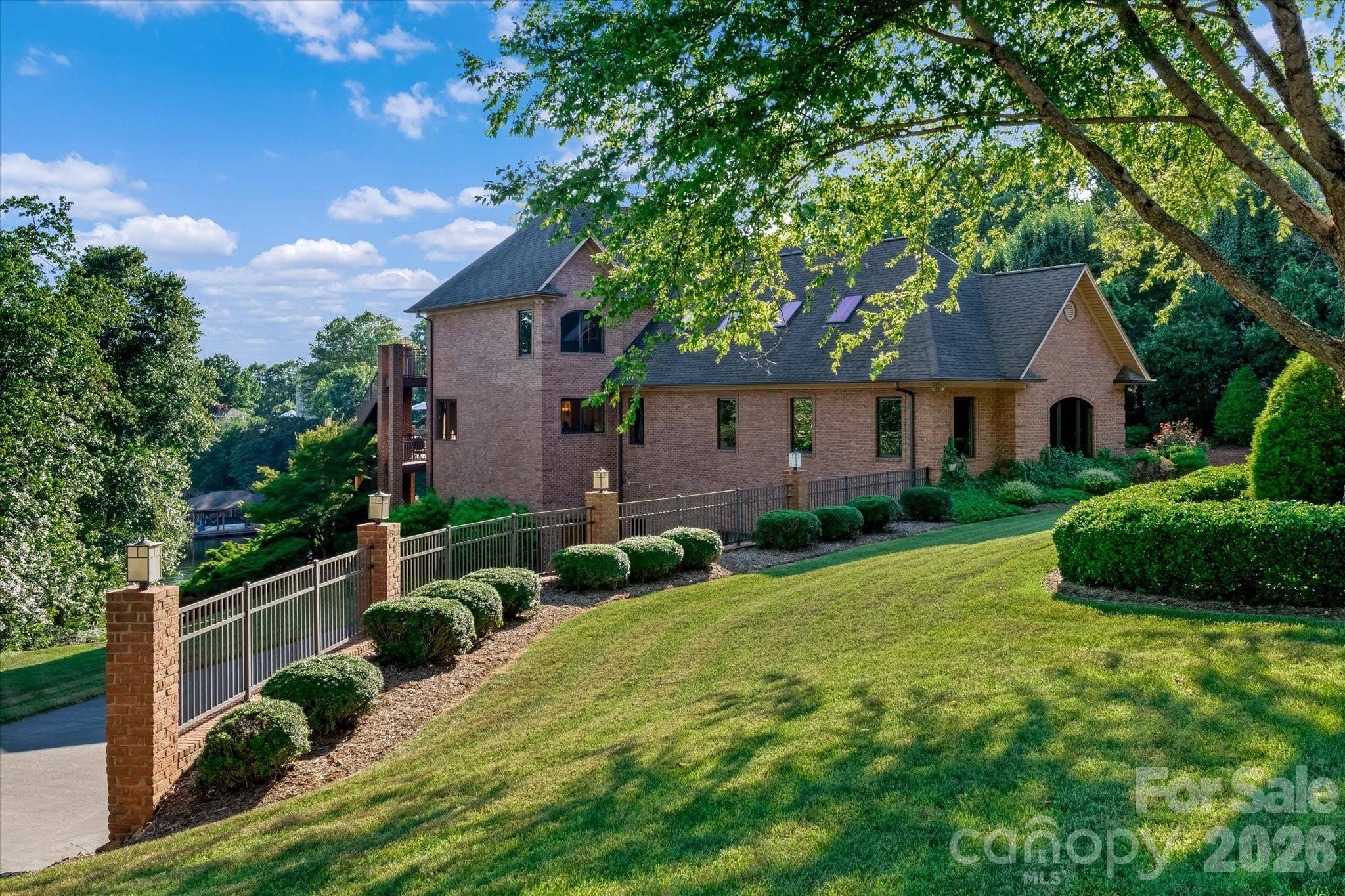 368 Players Ridge RD, Hickory, NC 28601