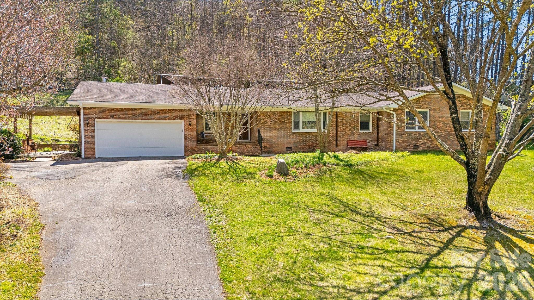 6334 Jacks Creek RD, Burnsville, NC 28714