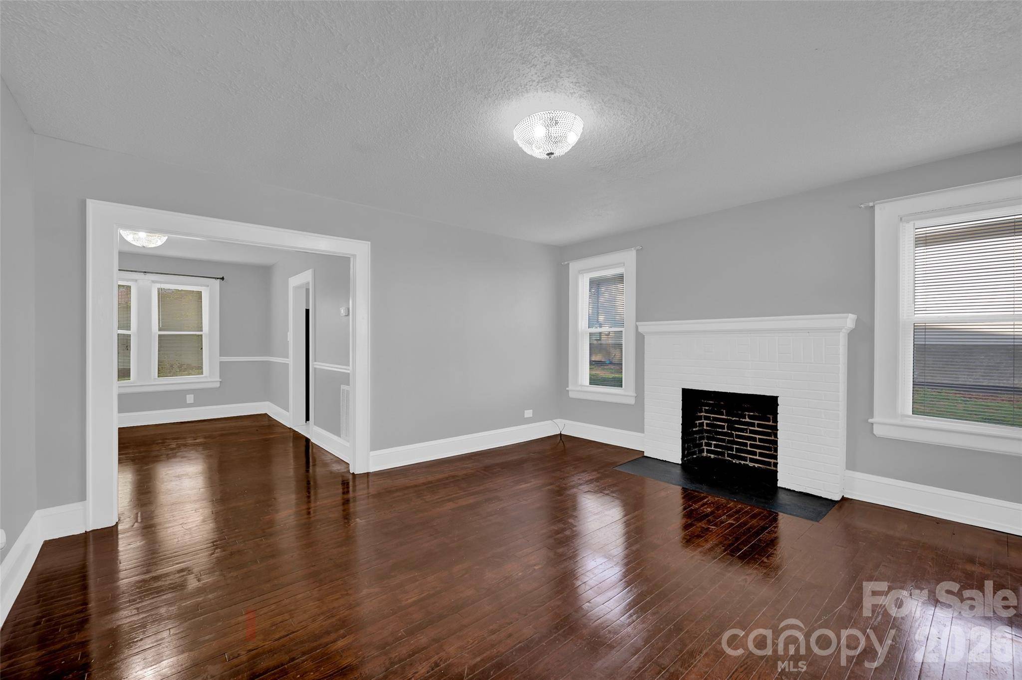 328-330 3rd AVE SE, Hickory, NC 28602