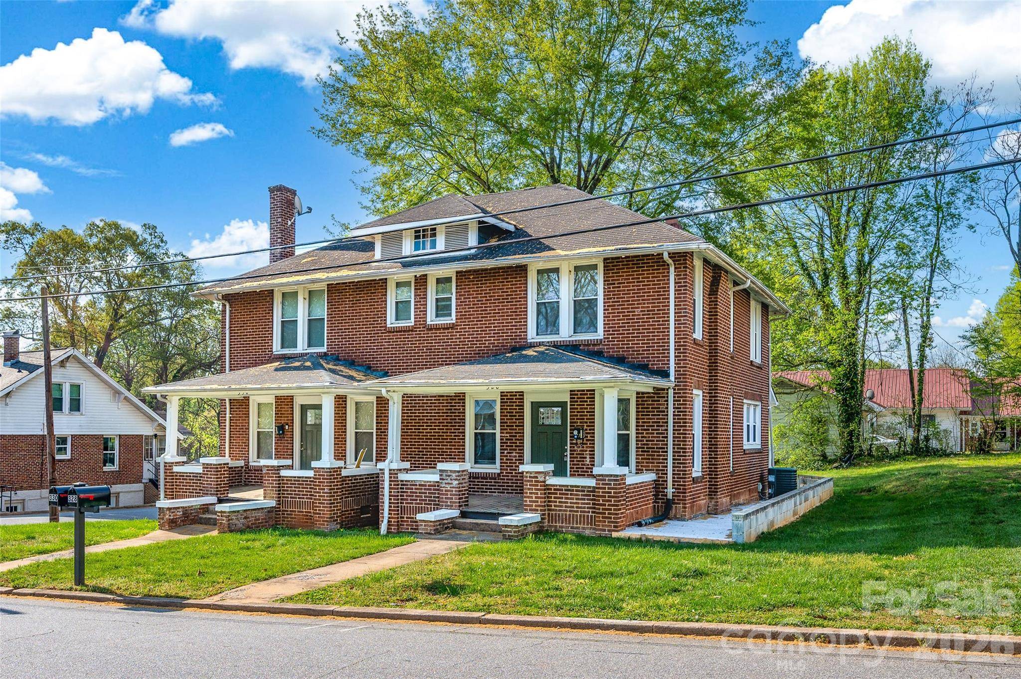 328-330 3rd AVE SE, Hickory, NC 28602