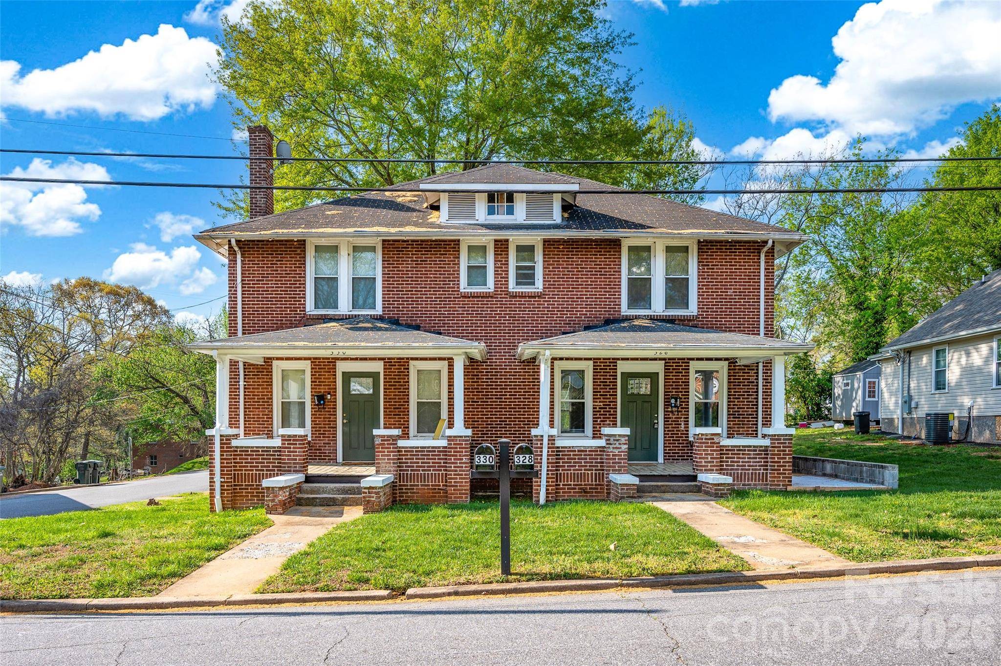 328-330 3rd AVE SE, Hickory, NC 28602