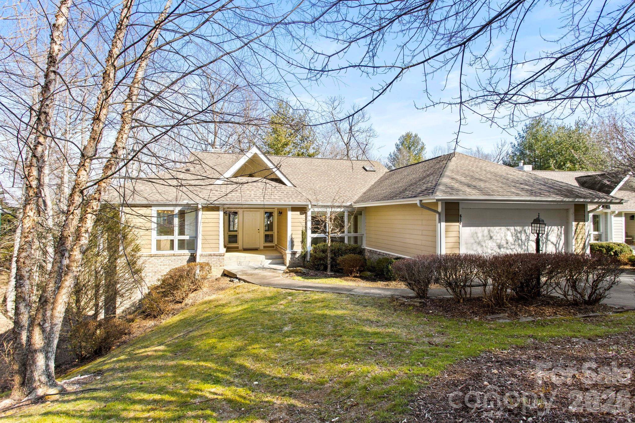 514 Cobblestone LN, Flat Rock, NC 28731