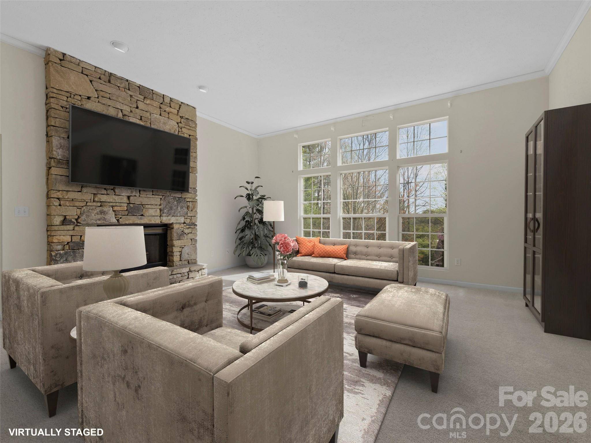 21 Old Applewood LN, Hendersonville, NC 28739