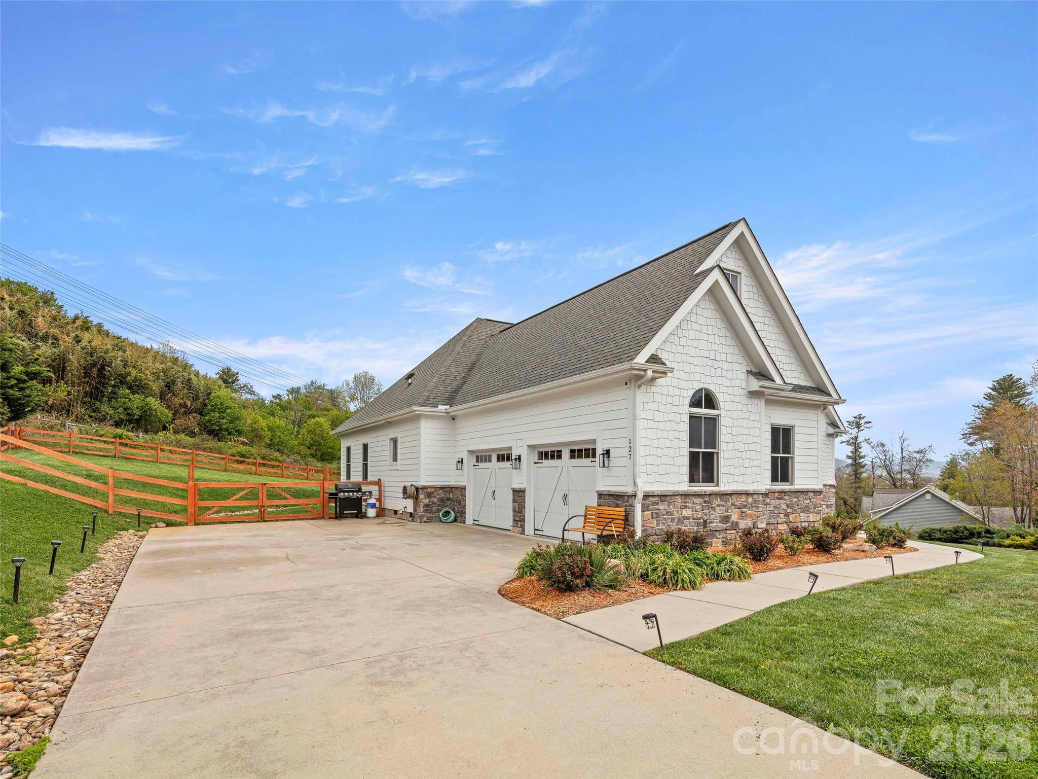 127 Rockbridge RD, Mills River, NC 28759