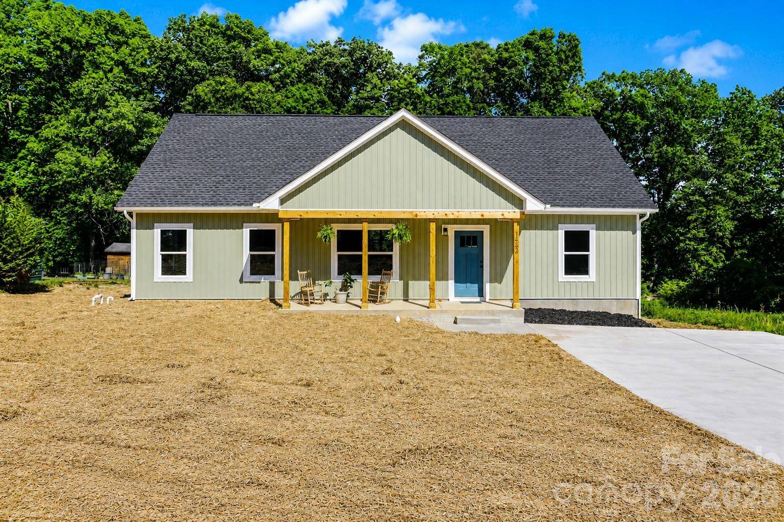 1452 Robinwood RD, Gastonia, NC 28054